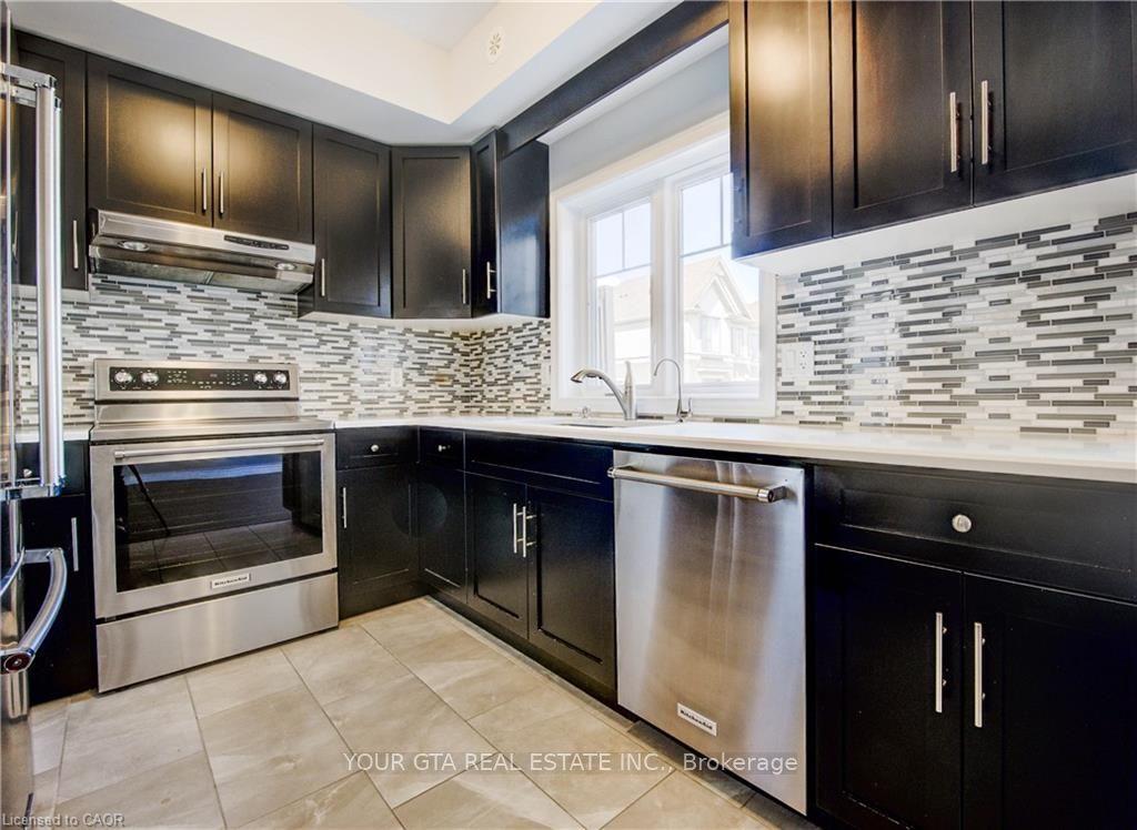 70 Willowrun Drive F2 #F2 — photo 1