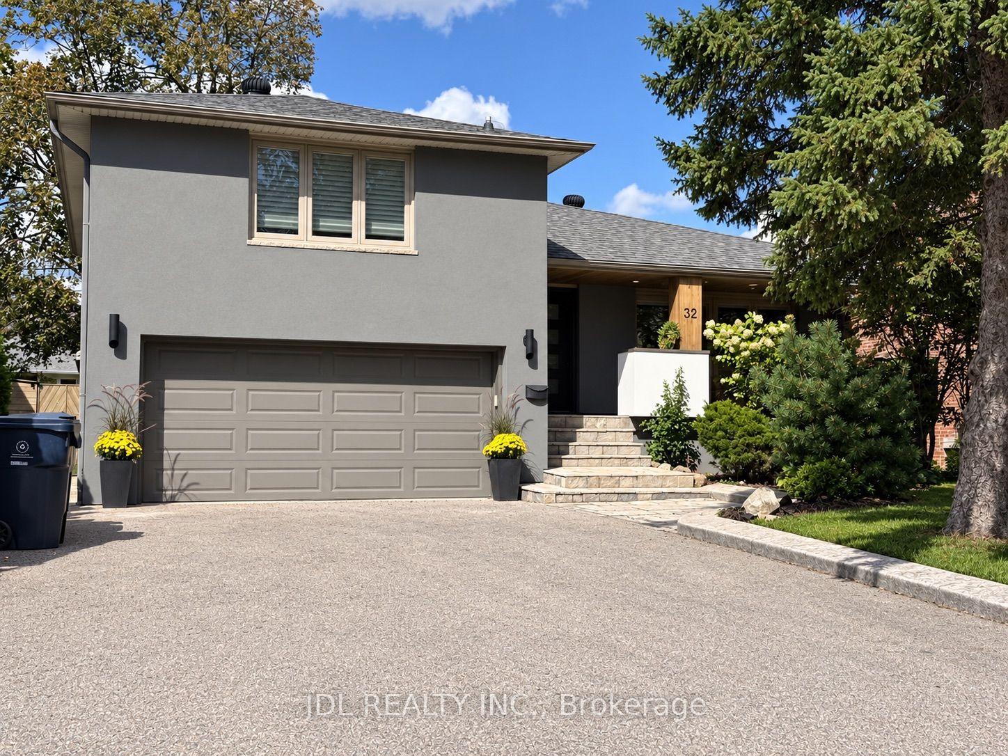 32 Ashmount Crescent, Toronto — Detached for sale, photo 1