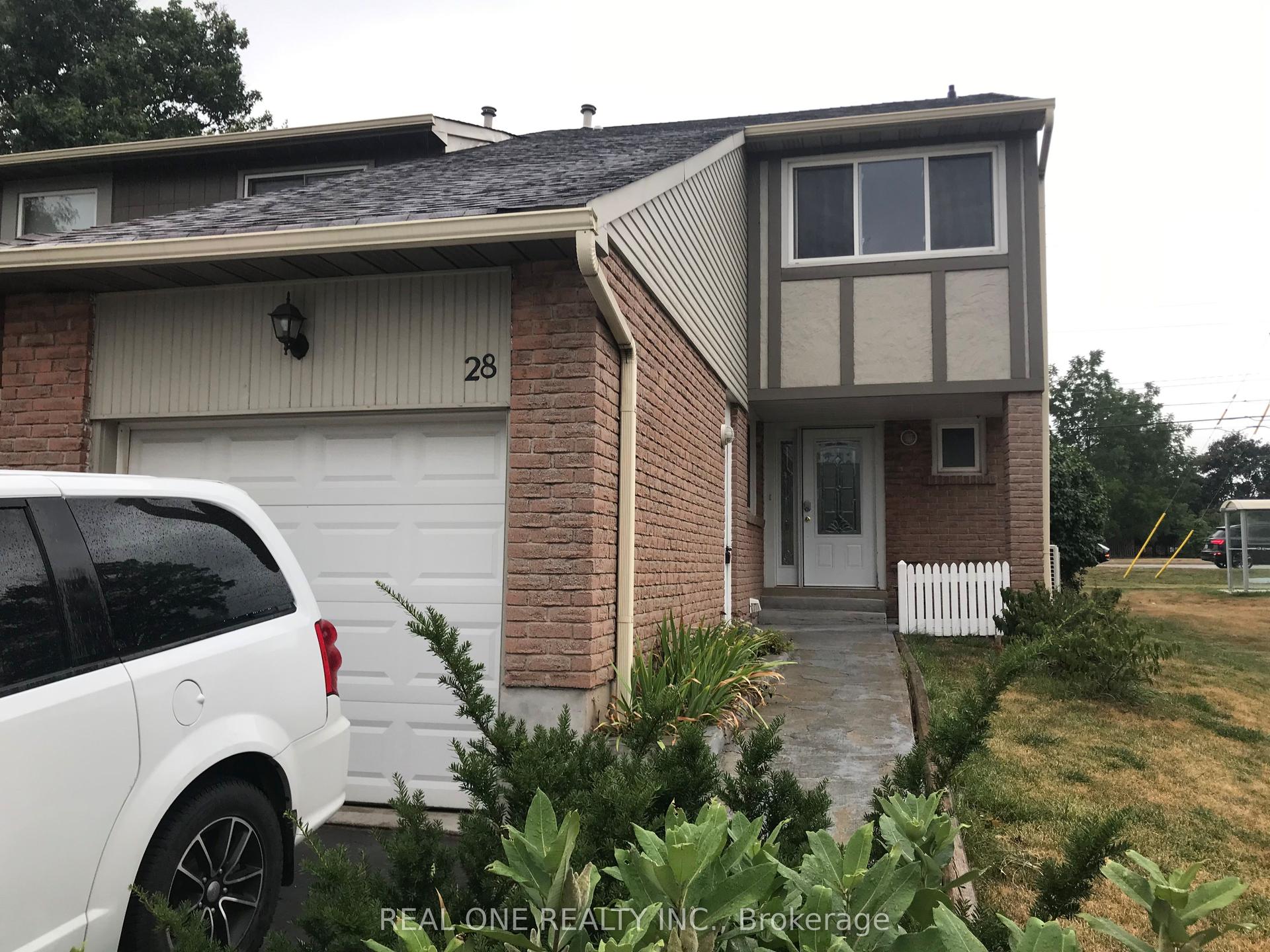 1580 Lancaster Drive 28 #28 — photo 1