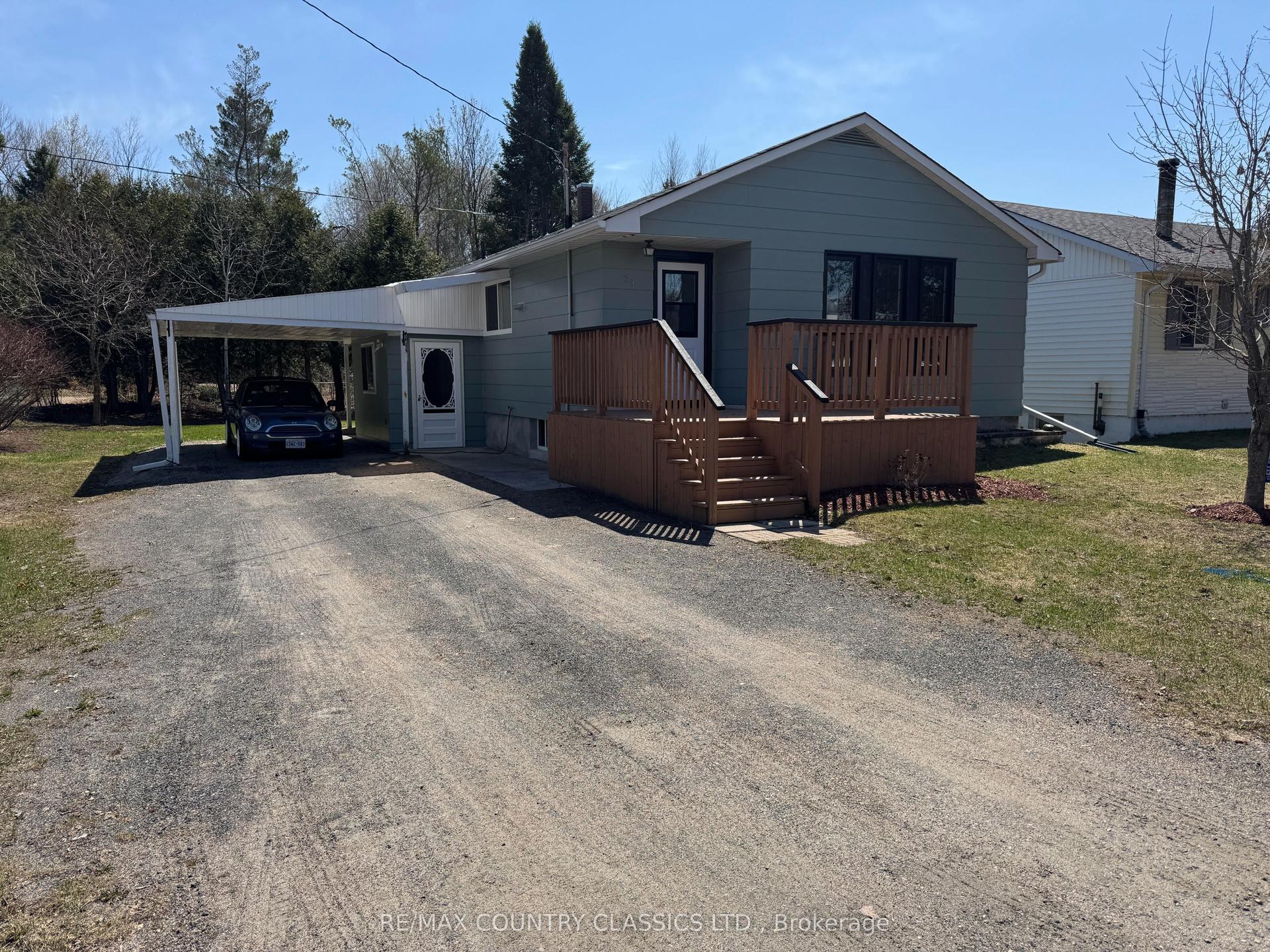 29 Hemlock Street — photo 1