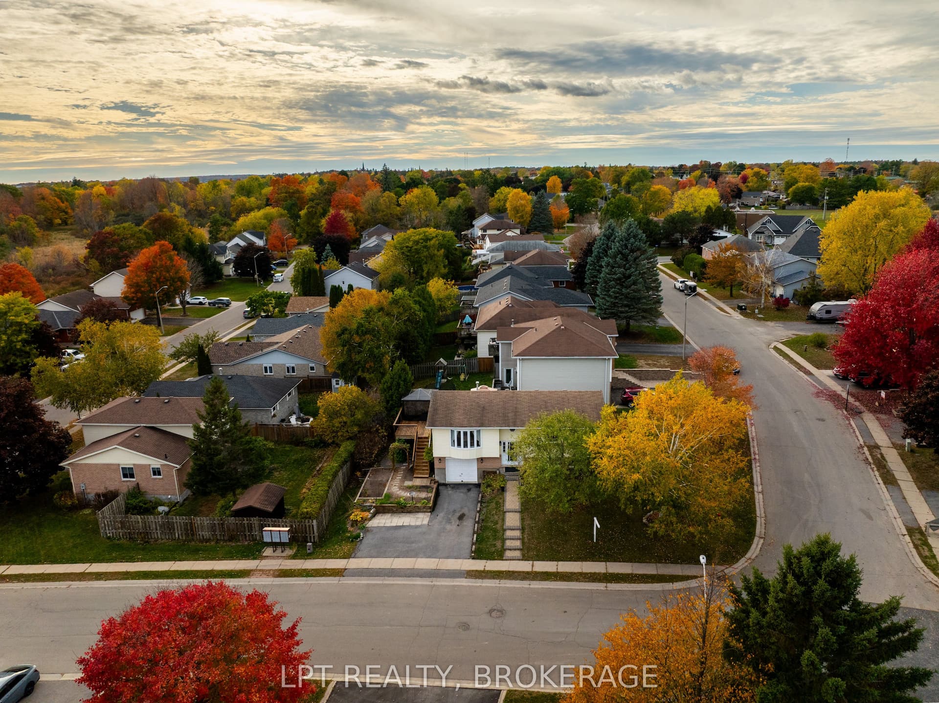 697 Macdonald Drive — photo 1