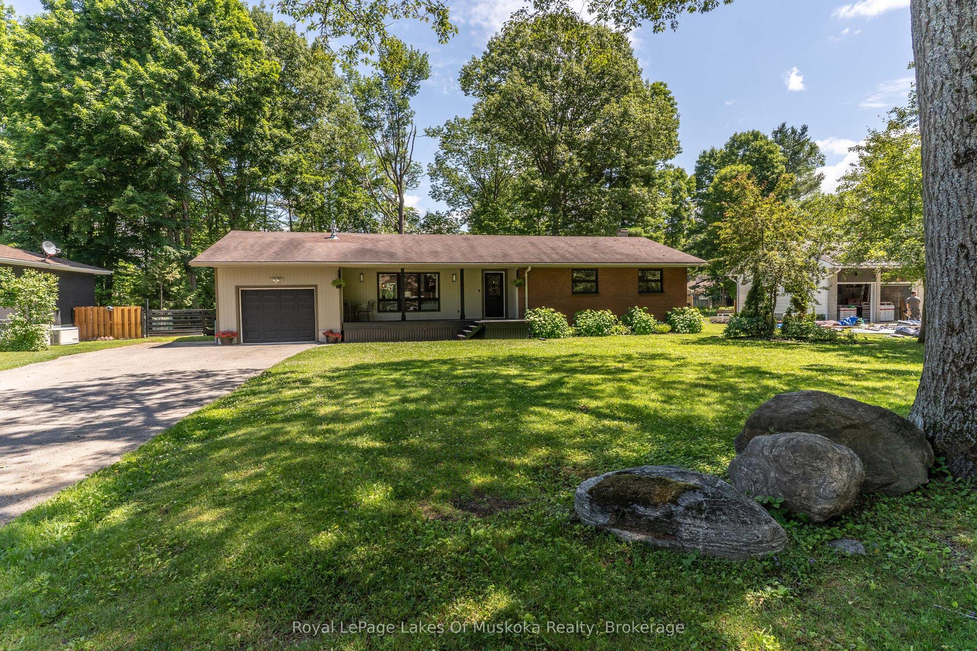 220 Alexander Street — photo 1