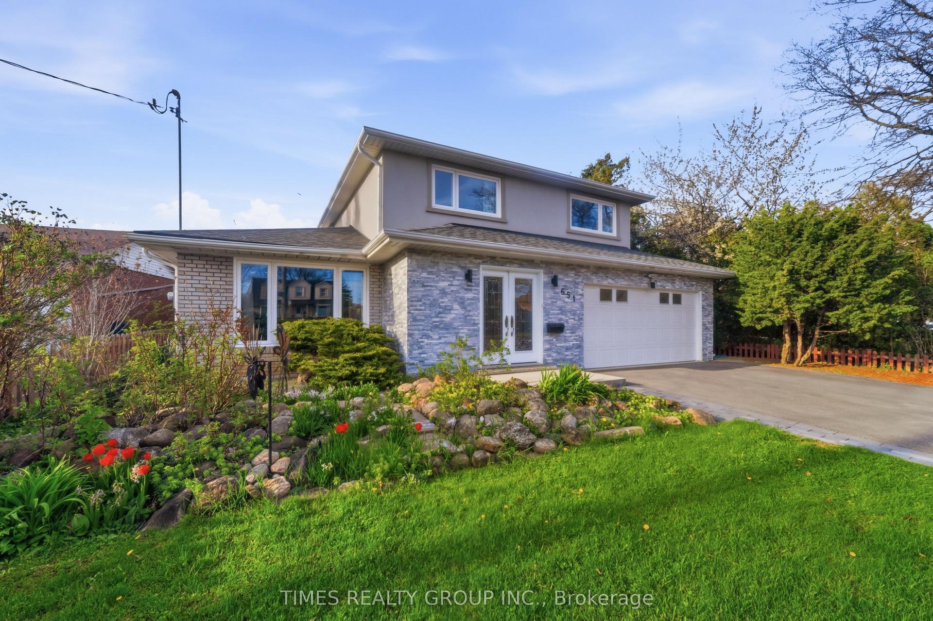651 Burnhamthorpe Road — photo 1