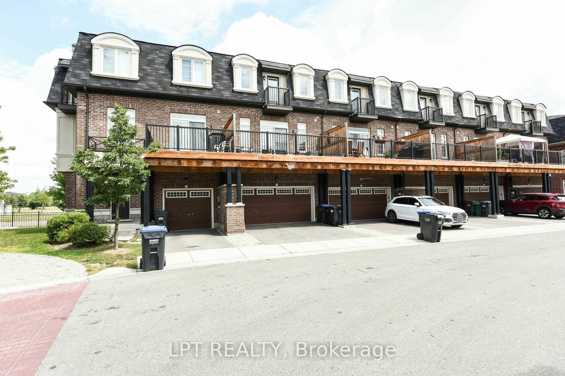 17 Gilford Street, Brampton — Townhouse for sale, photo 1