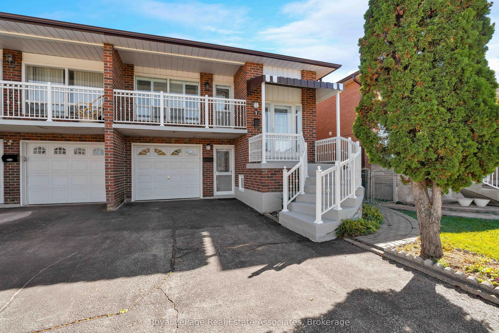 7 Capstan Court, Toronto — Semi-Detached for sale, photo 1