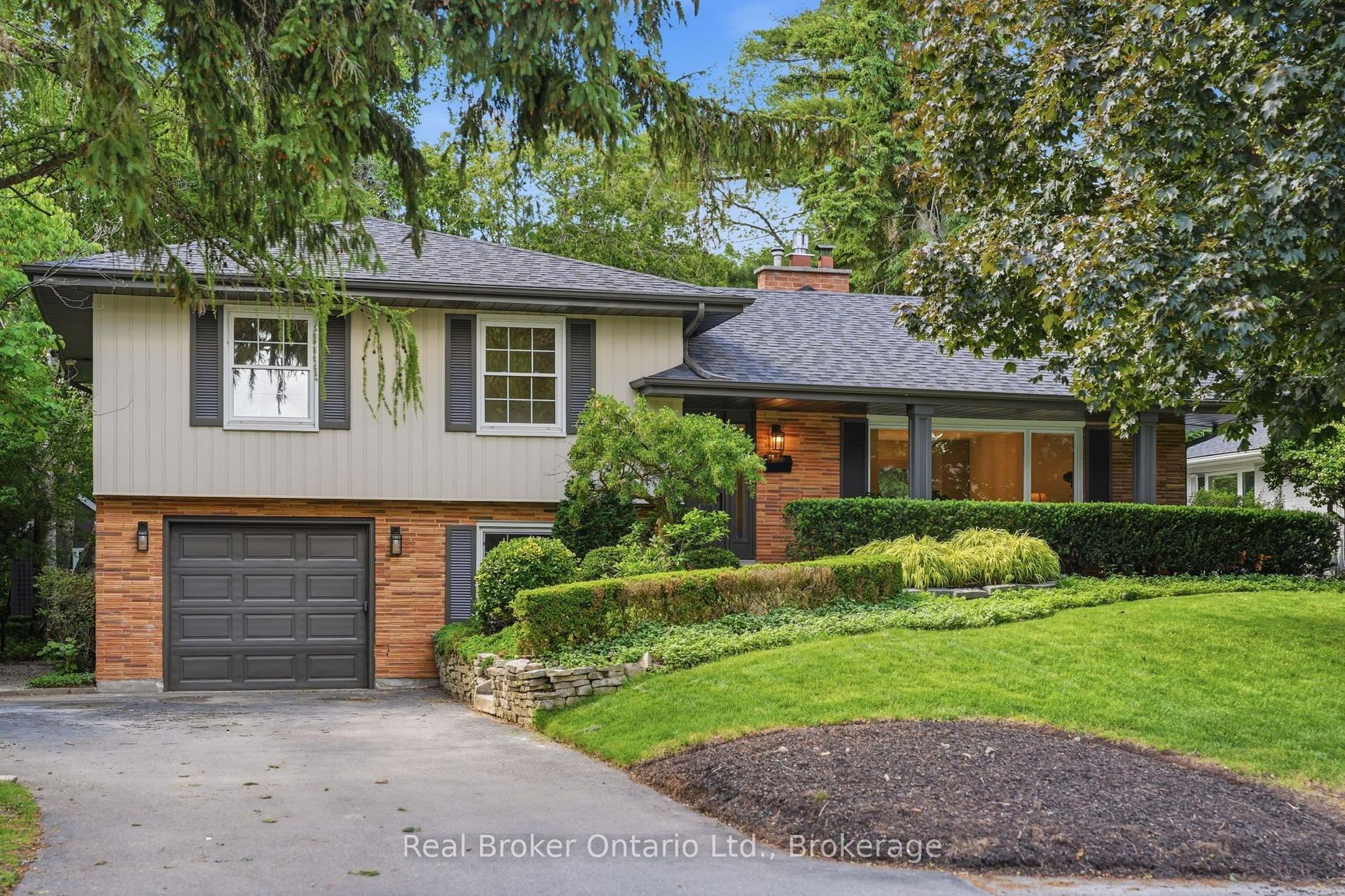 571 Leonard Court, Burlington — Detached for sale, photo 1