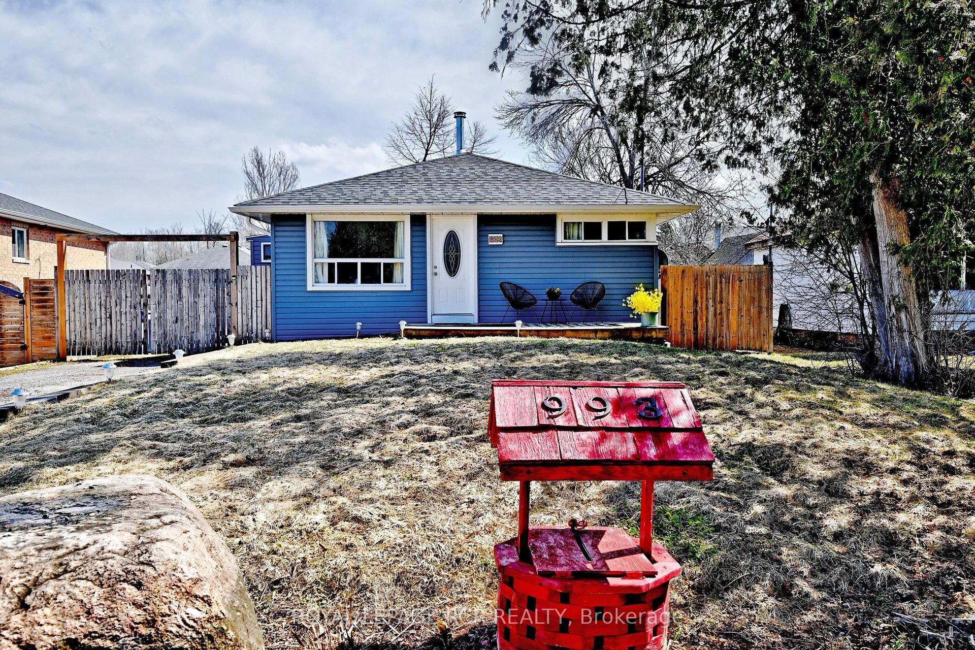 993 Barton Avenue — photo 1