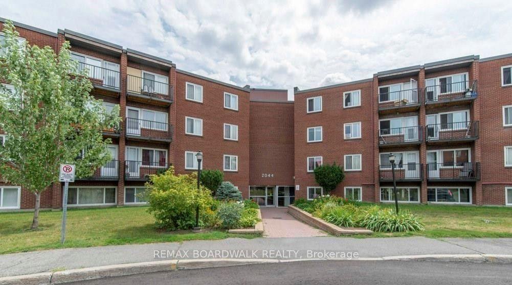 2044 Arrowsmith Drive 108A #108A, Beacon Hill North - South and Area — Condo for sale, photo 1