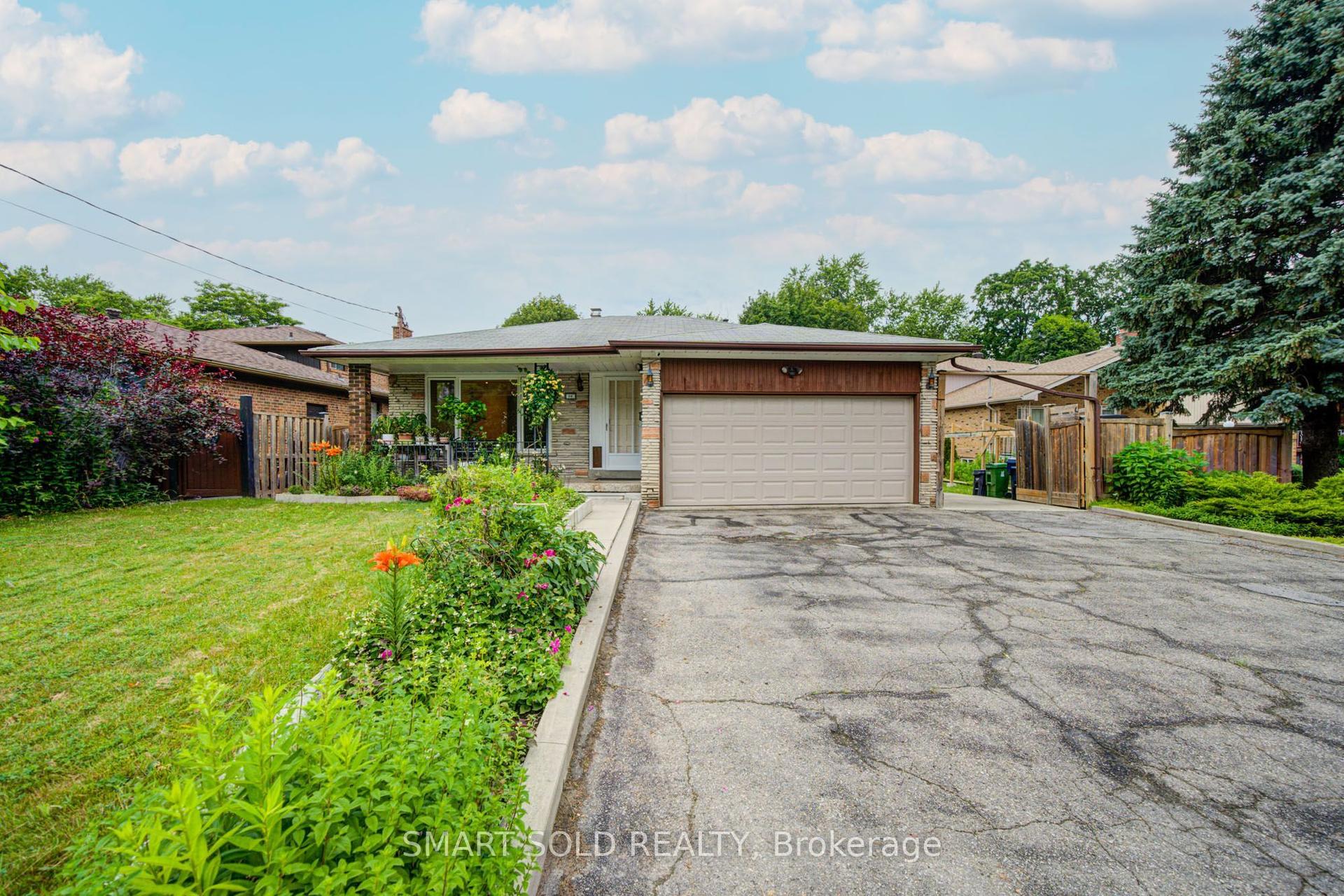 56 Gatesview Avenue, Toronto — Detached for sale, photo 1