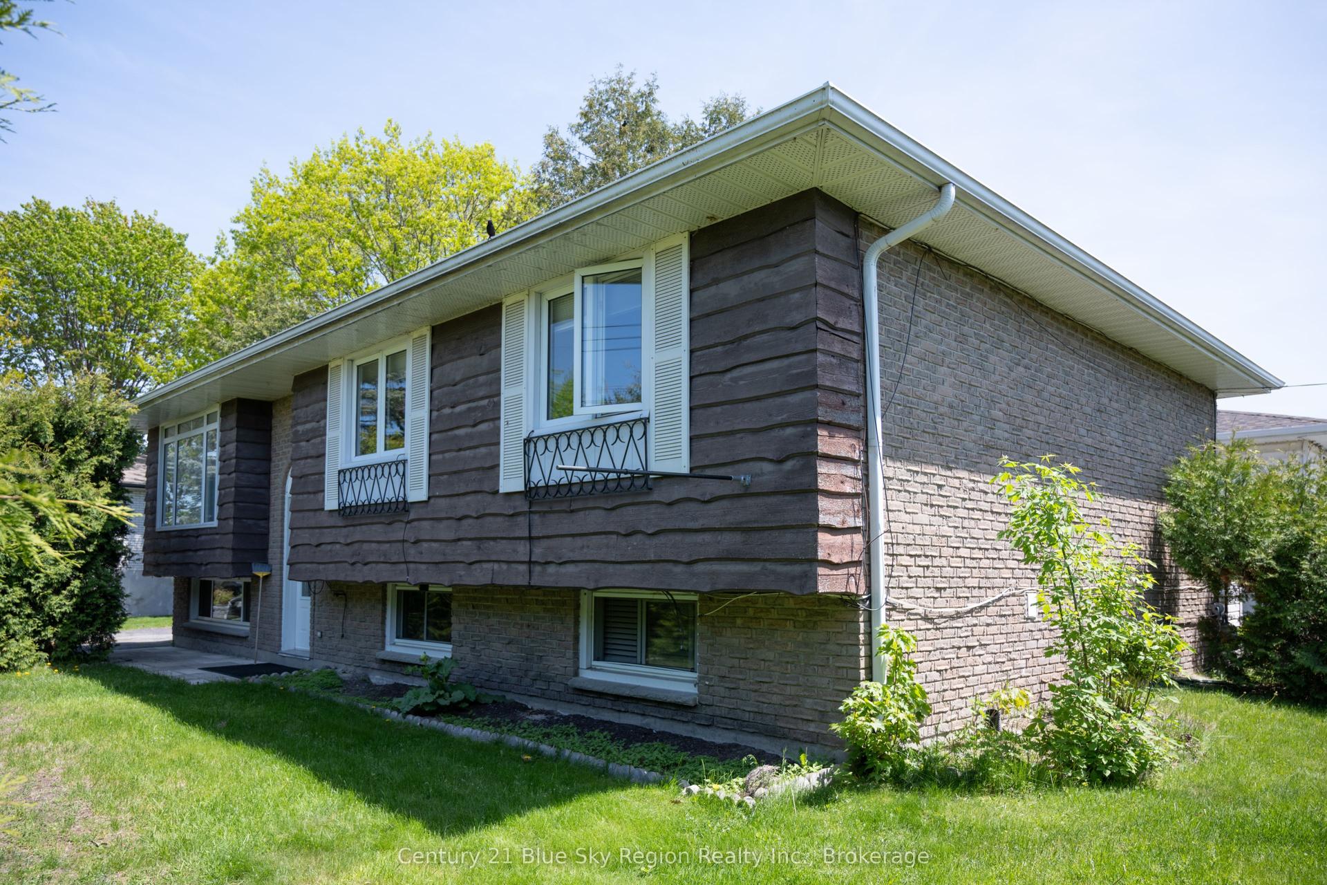 1 Portage Avenue — photo 1