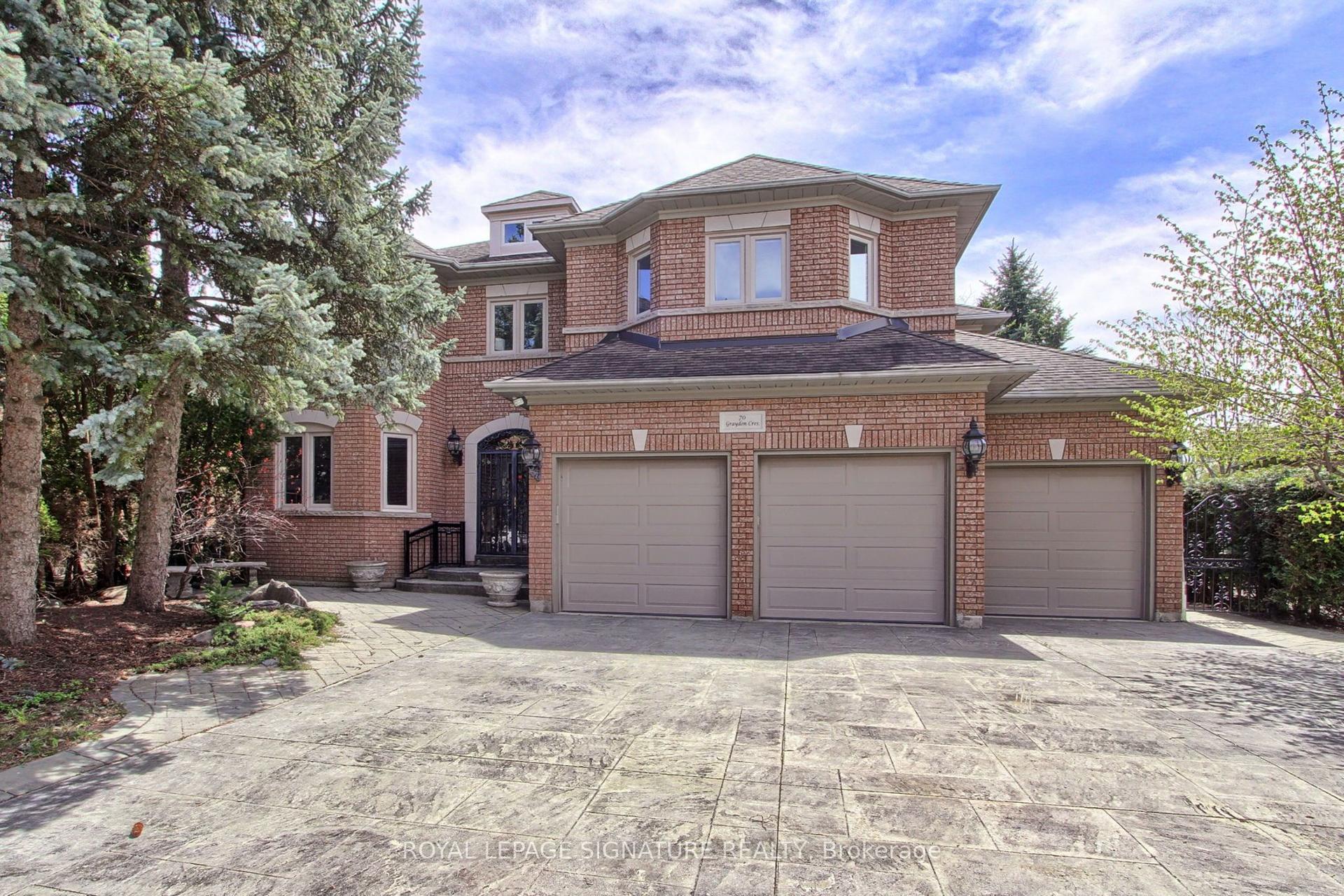 70 Graydon Crescent — photo 1