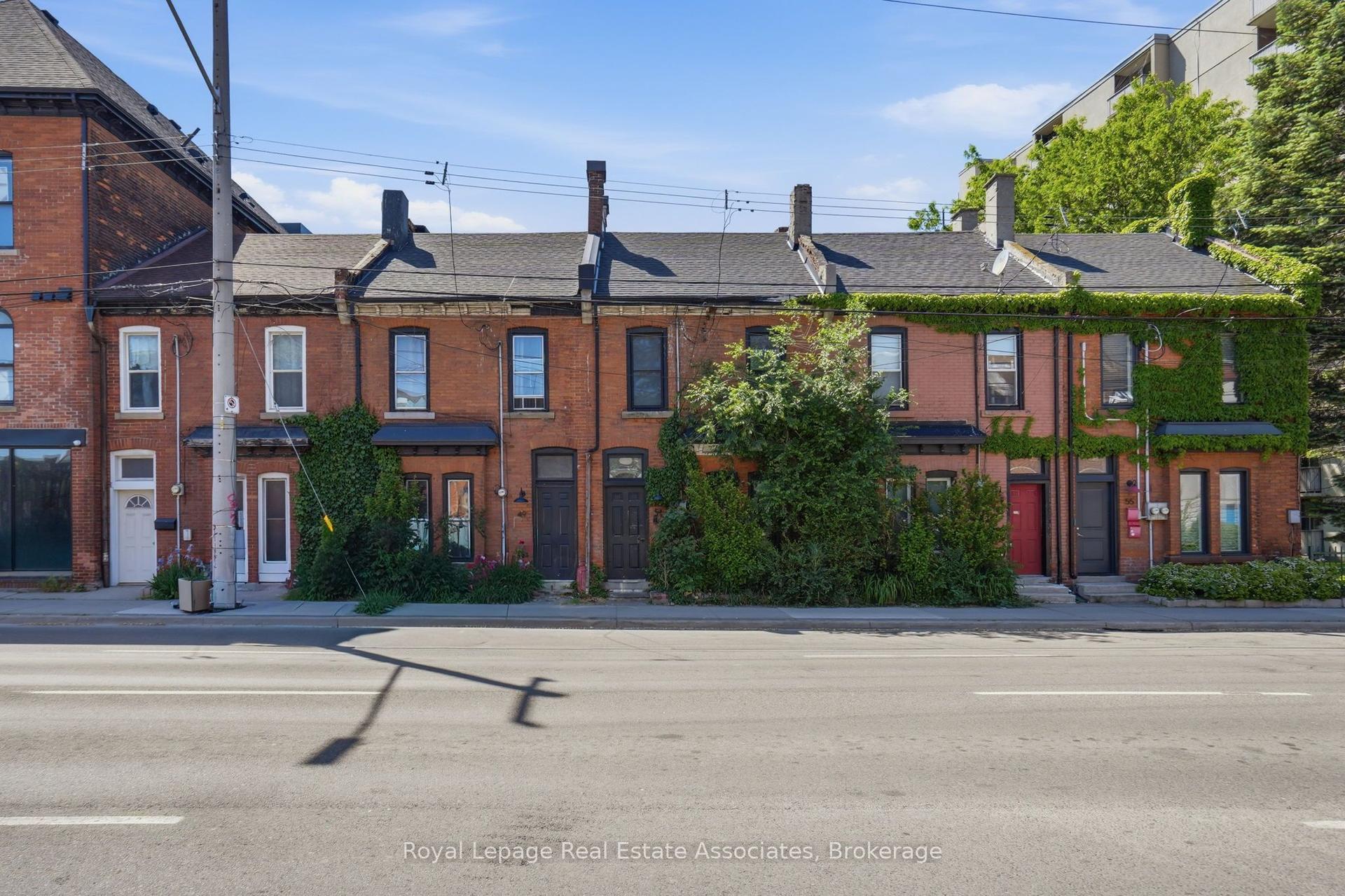 51 Wellington Street N — photo 1