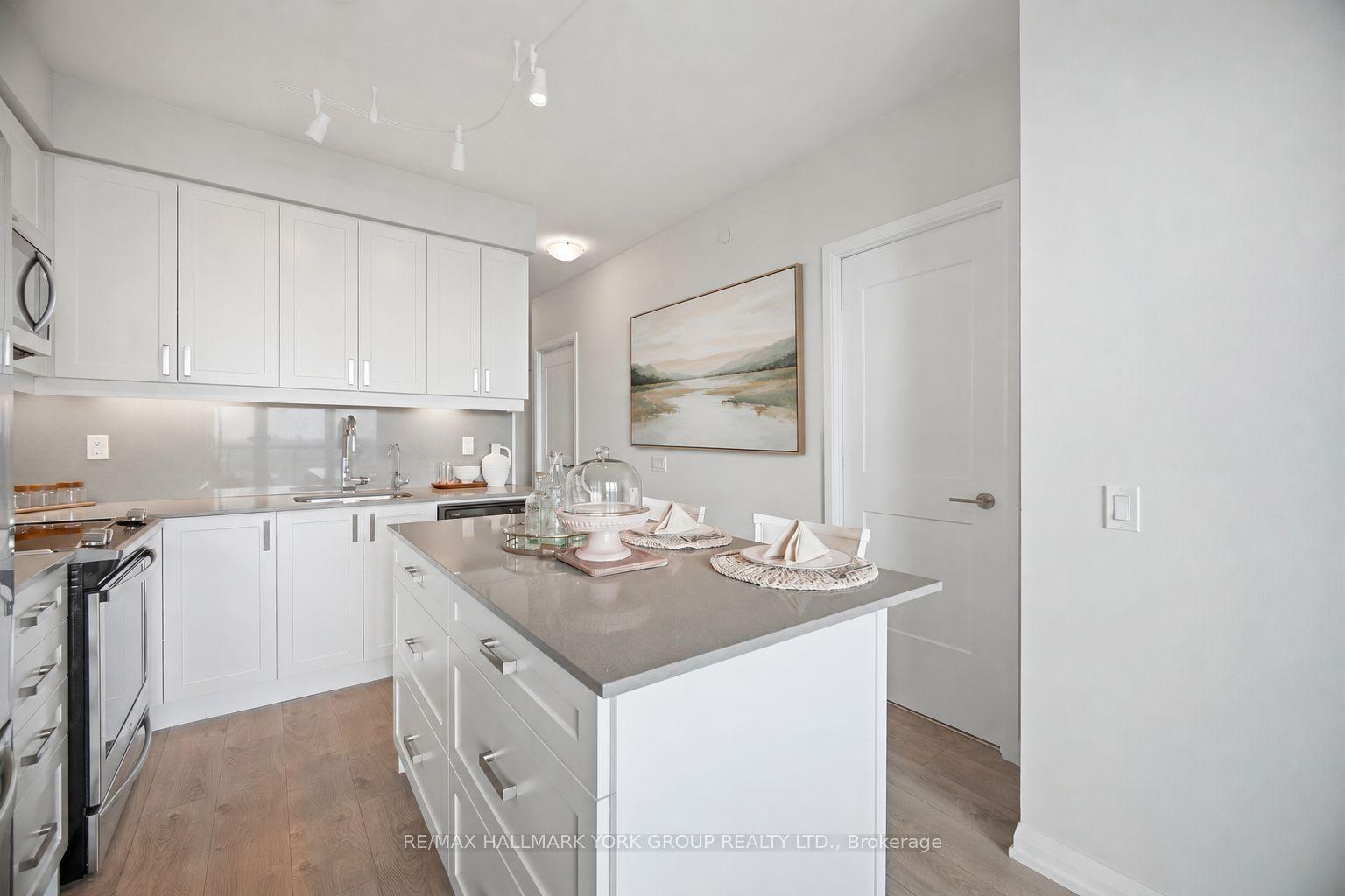 7895 Jane Street 2117 #2117 — photo 1