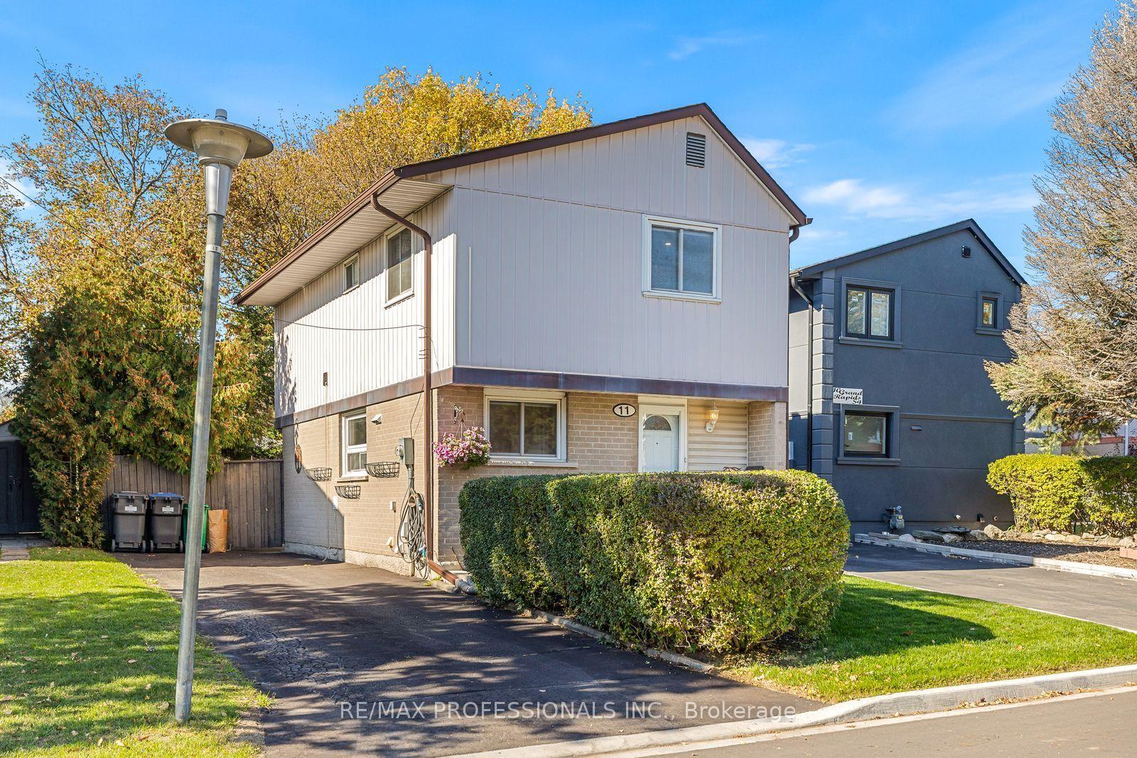 11 Grand Rapids Square, Brampton — Detached for sale, photo 1