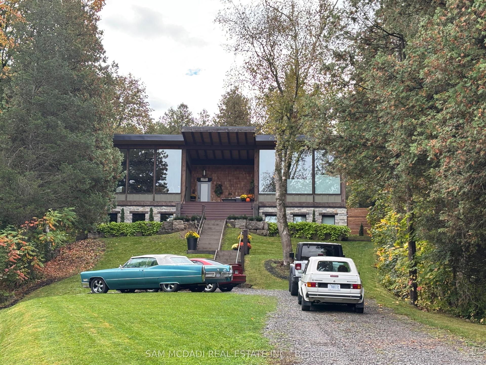 2084 Grand Boulevard — photo 1