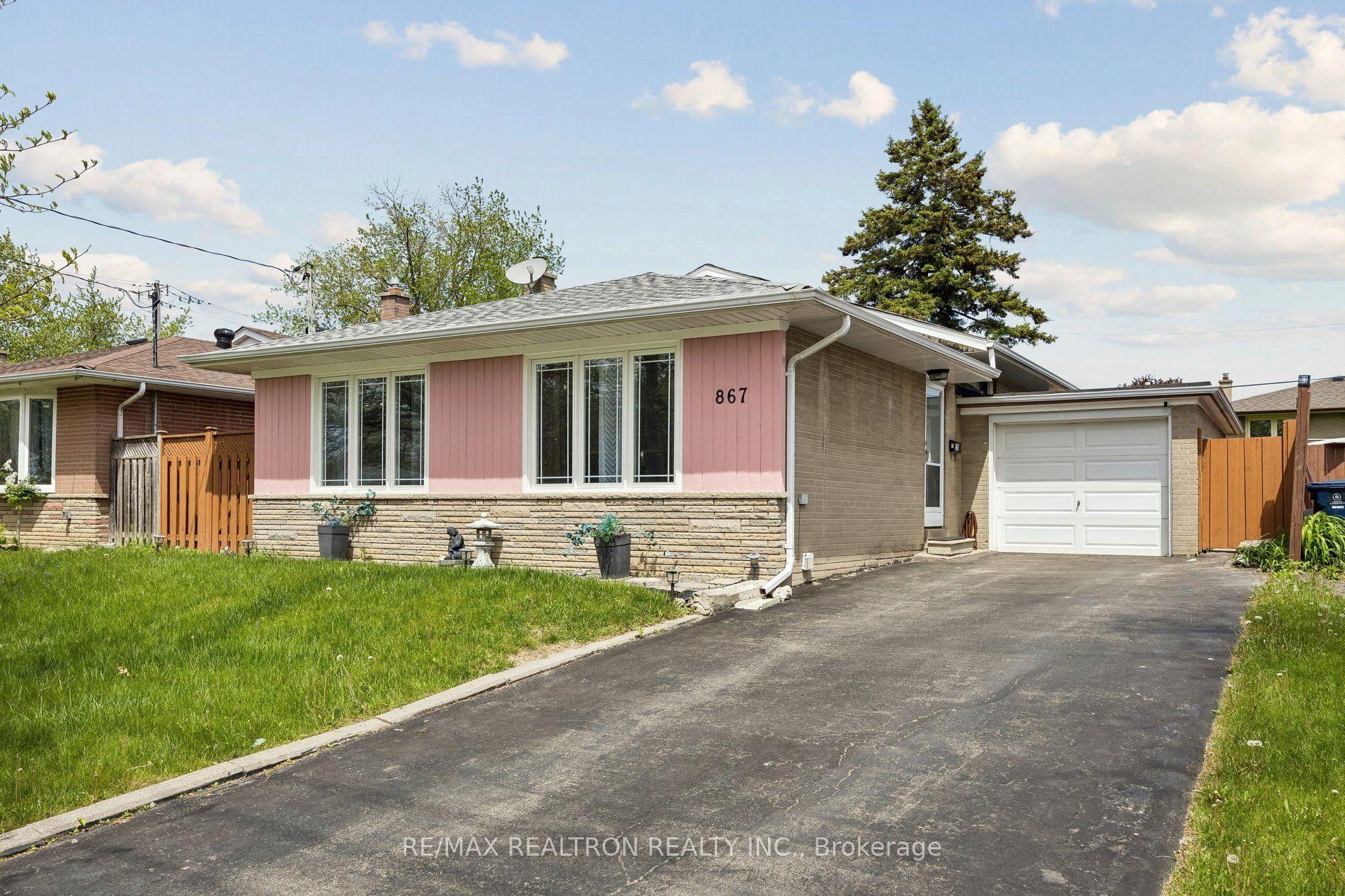 867 Scarborough Golf Clu Road — photo 1