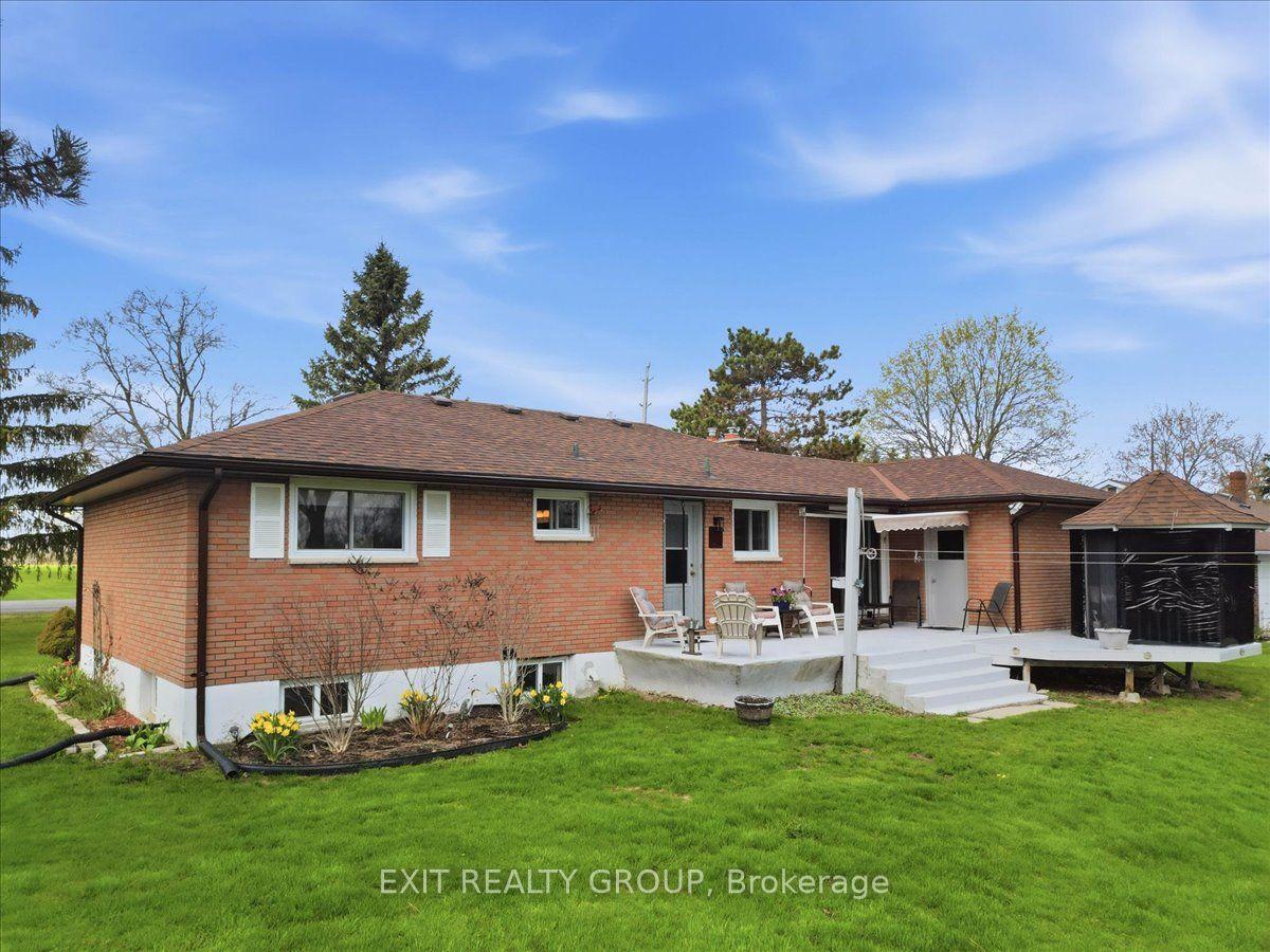 196 Elmwood Drive — photo 1