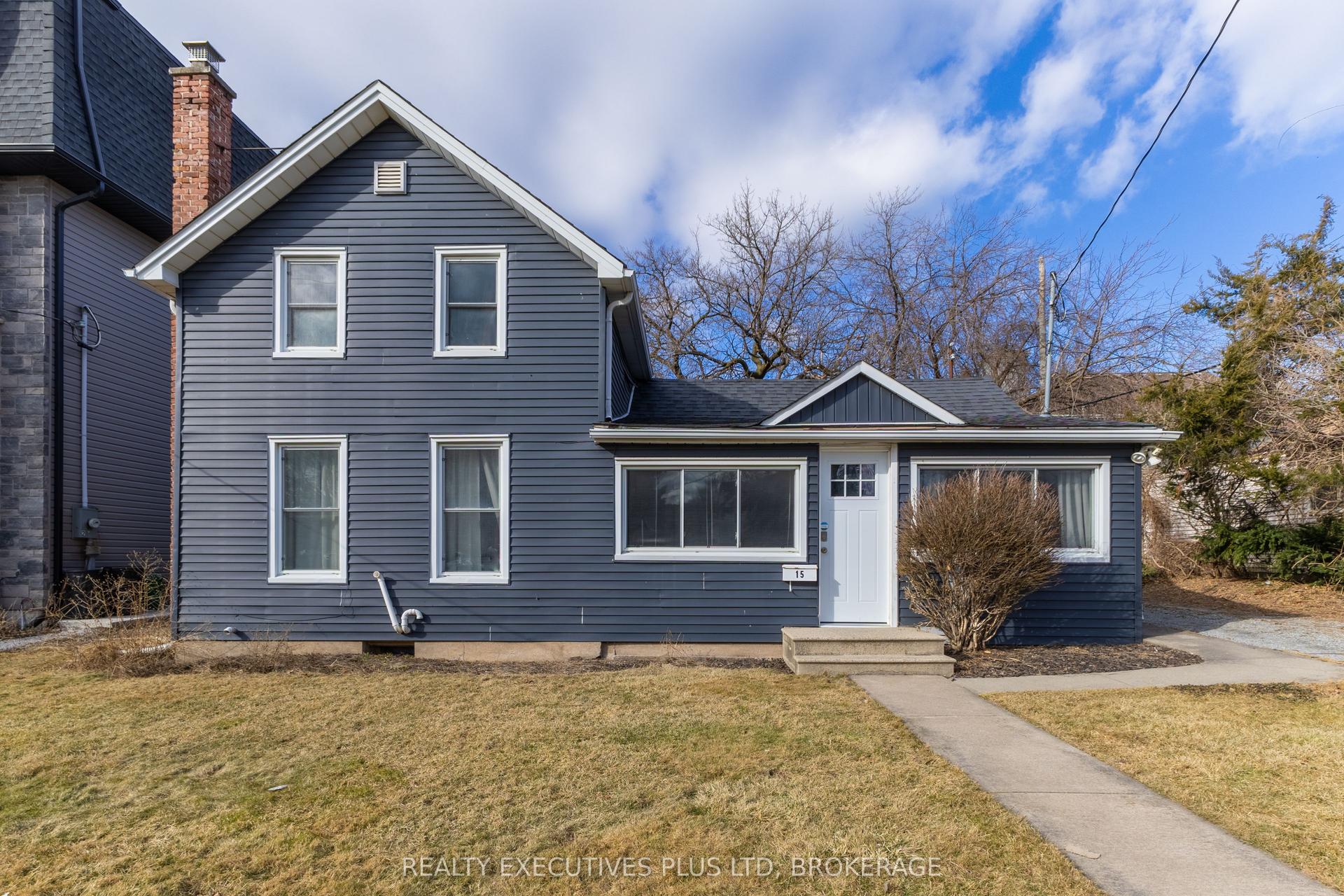 15 Chestnut Street E — photo 1