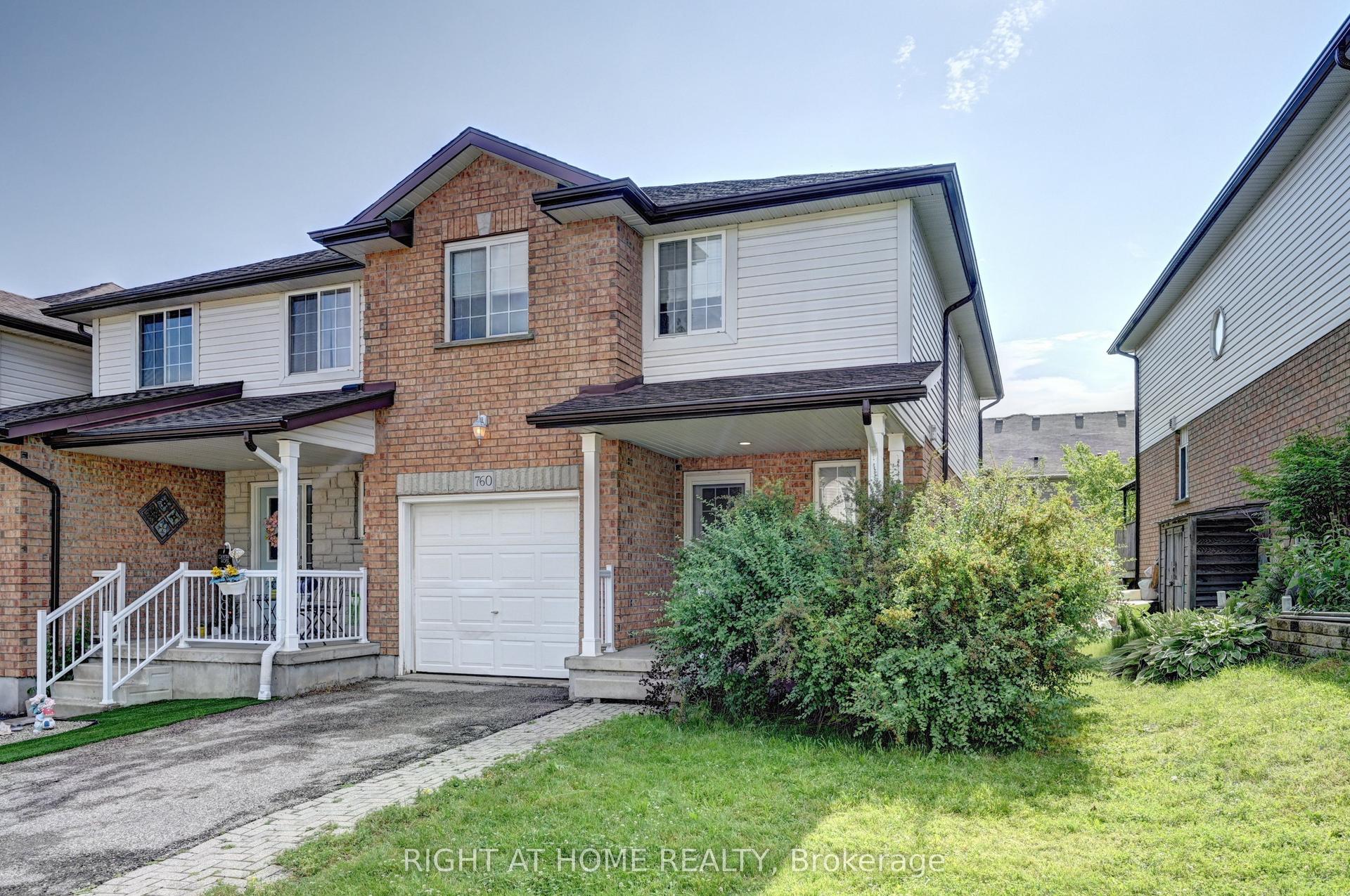 760 Paris Boulevard, Waterloo — Townhouse for sale, photo 1