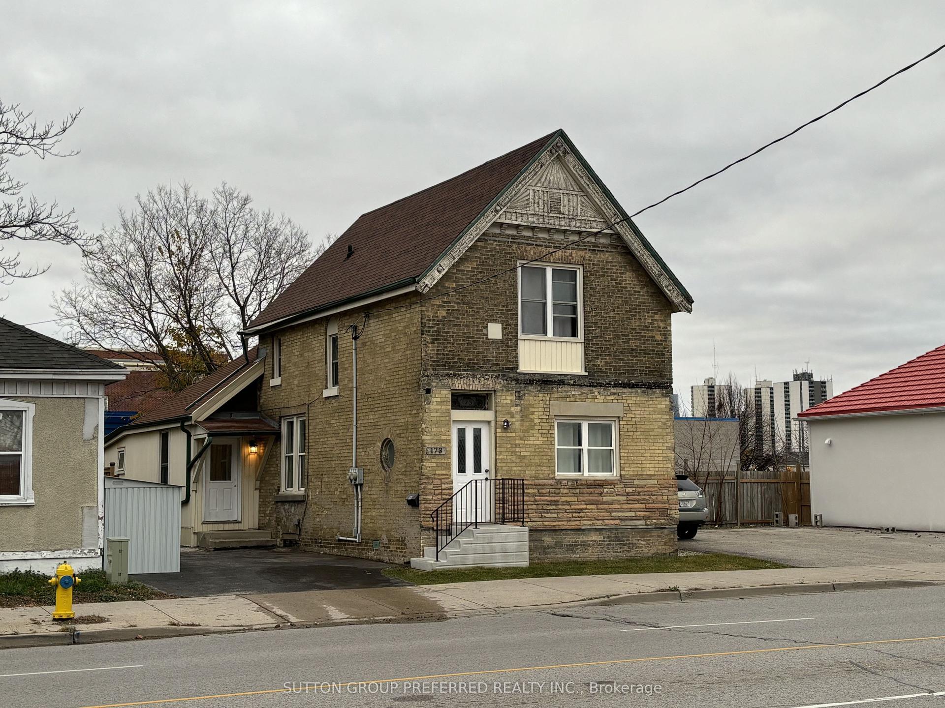 173 Adelaide Street N — photo 1