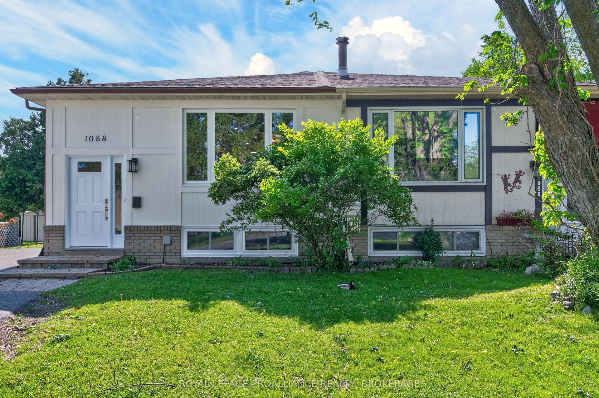 1088 Pinewood Place, Kingston — Semi-Detached for sale, photo 1