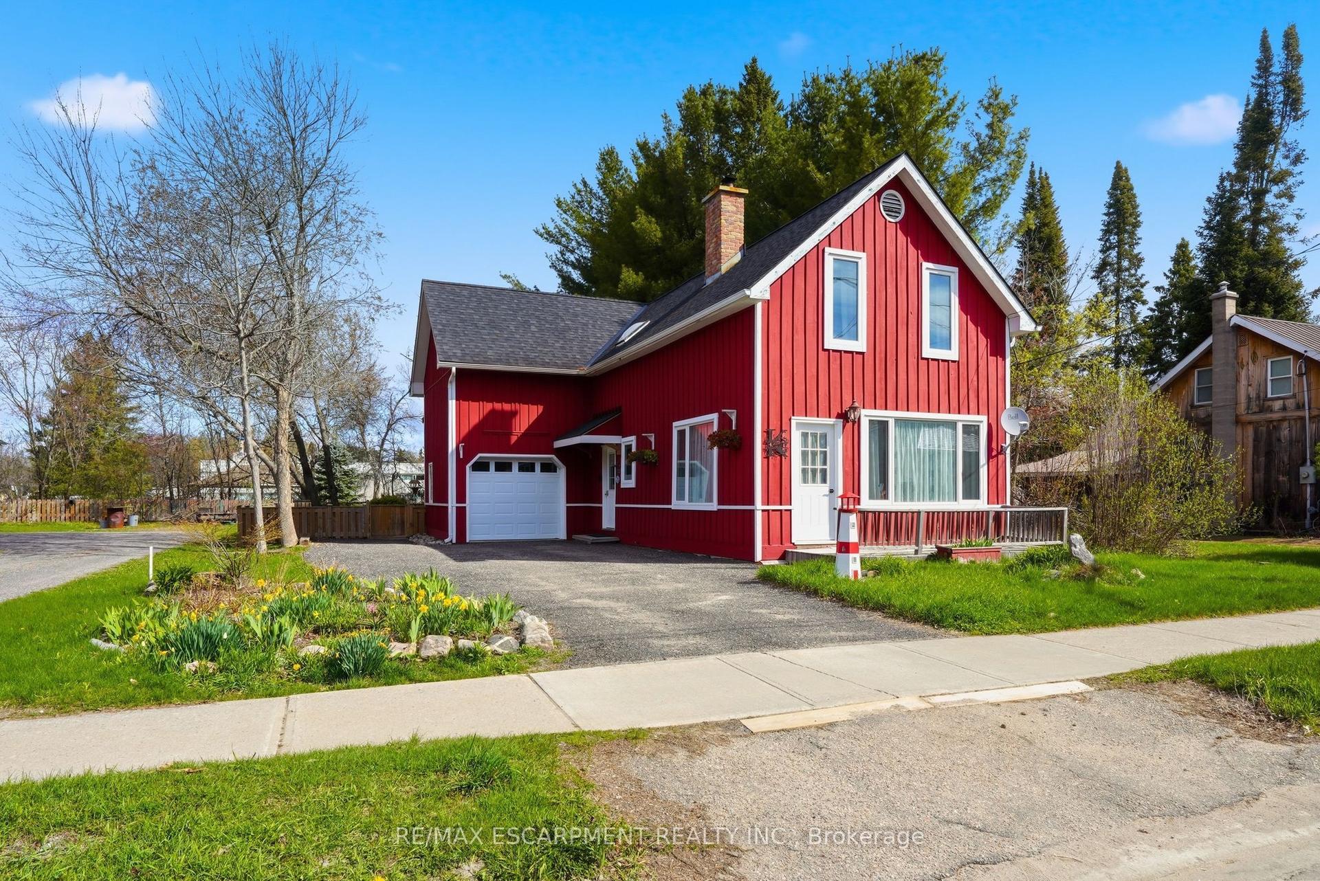 181 Dill Street — photo 1