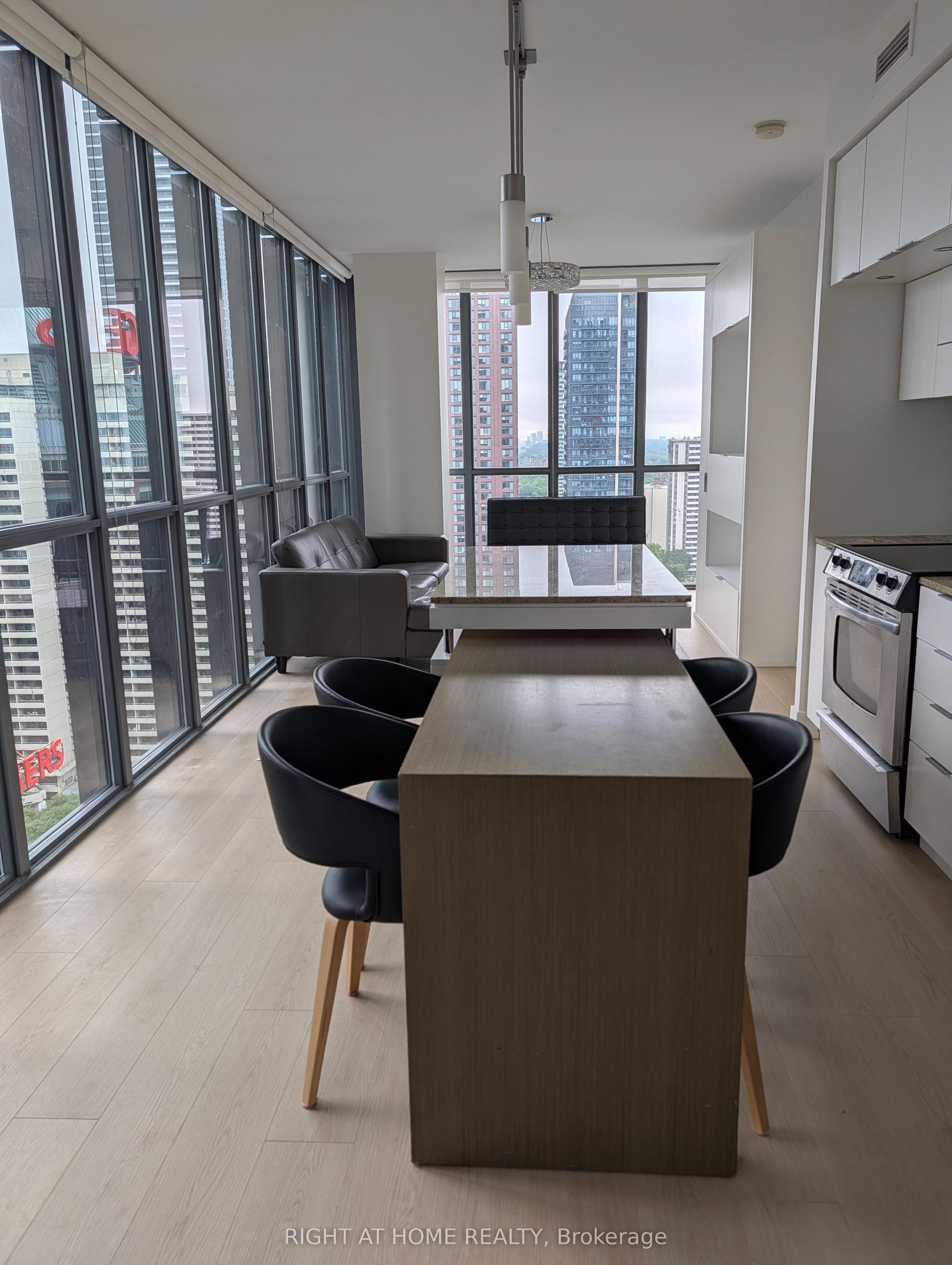 110 Charles Street E 2408 #2408 — photo 1