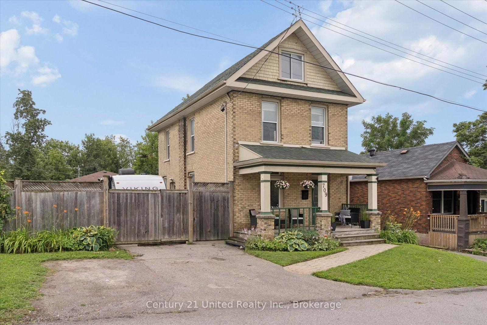 709 Third Avenue, Peterborough — Detached for sale, photo 1