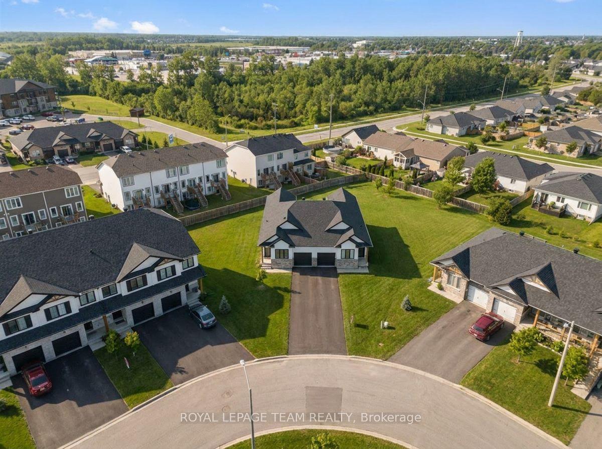 52 Whitcomb Crescent, Smiths Falls — Semi-Detached for sale, photo 1