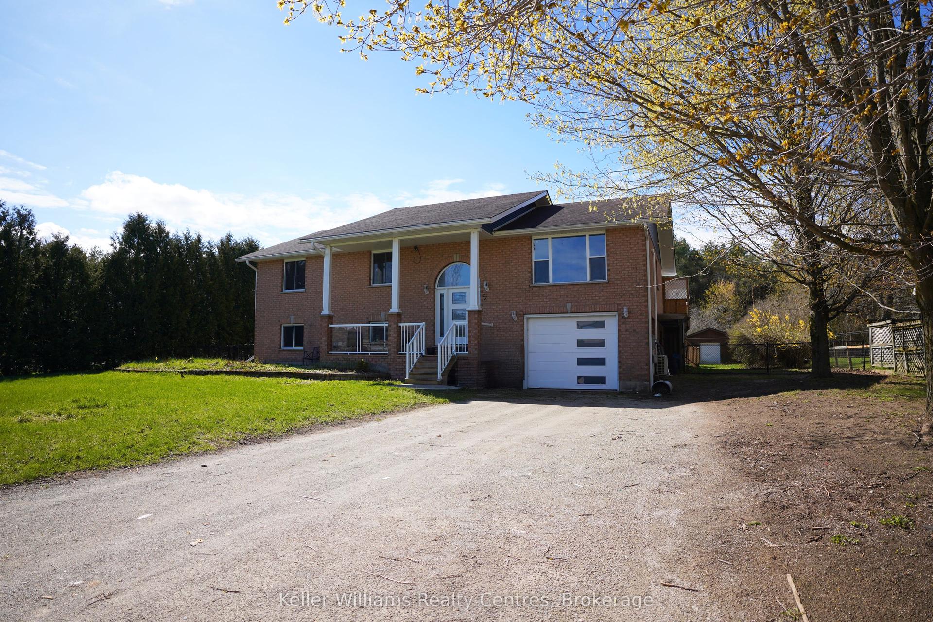 27 Pine Tree Drive — photo 1