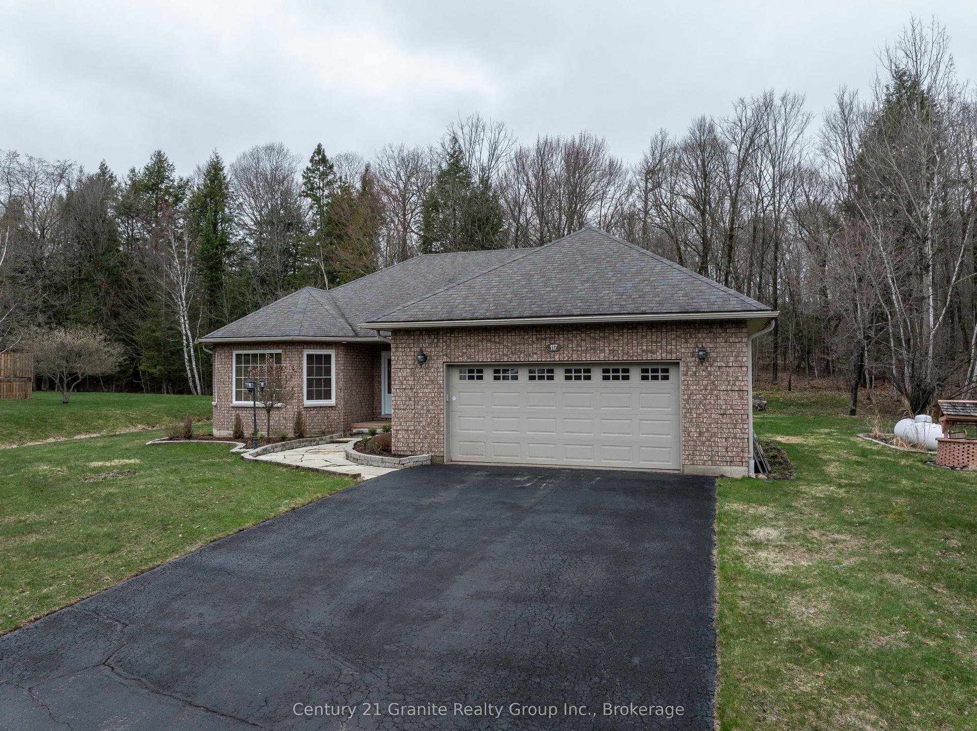 117 Halbiem Crescent — photo 1