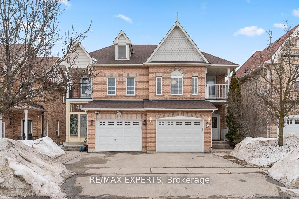62 Colonial Crescent — photo 1