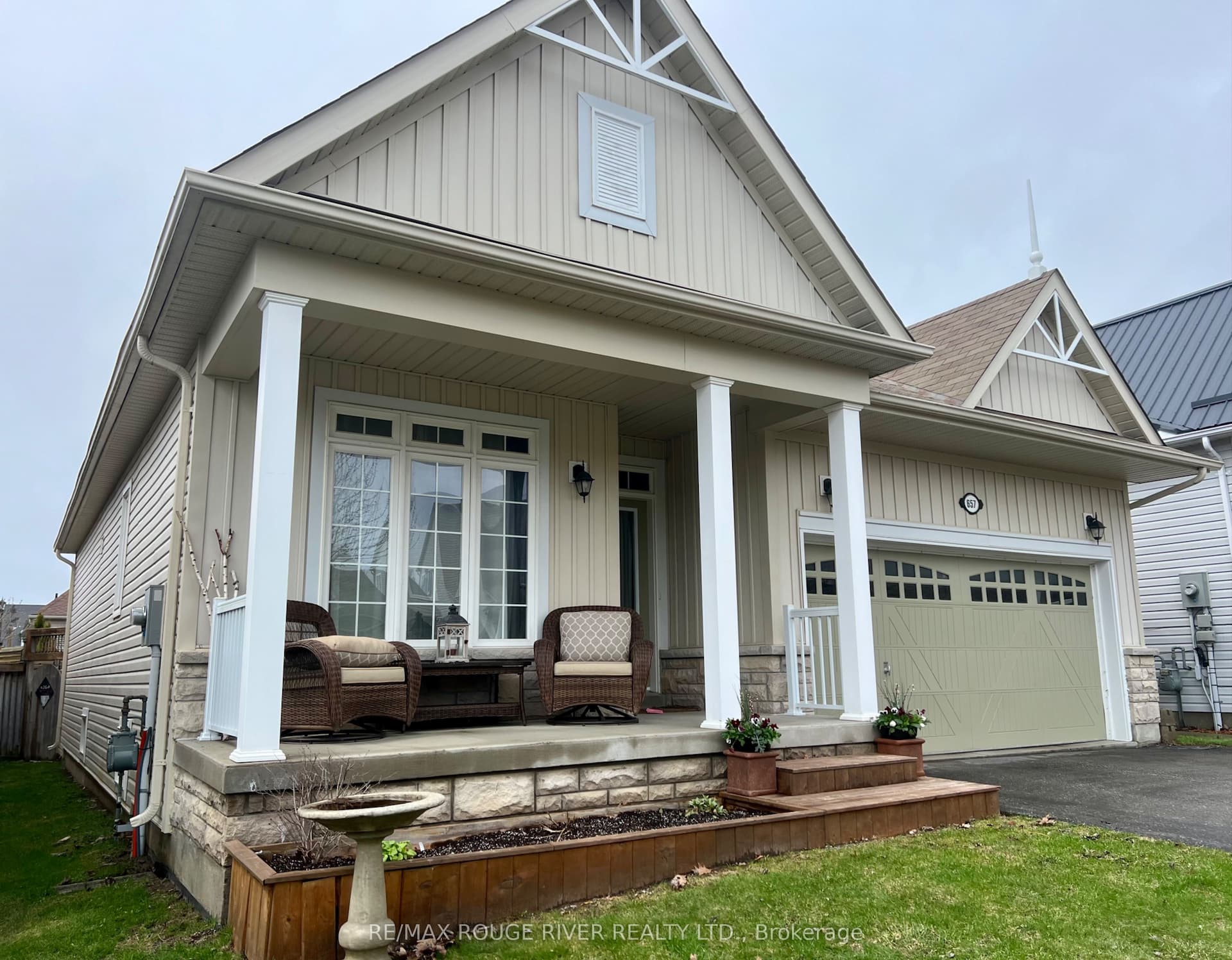 657 Prince of Wales Drive — photo 1