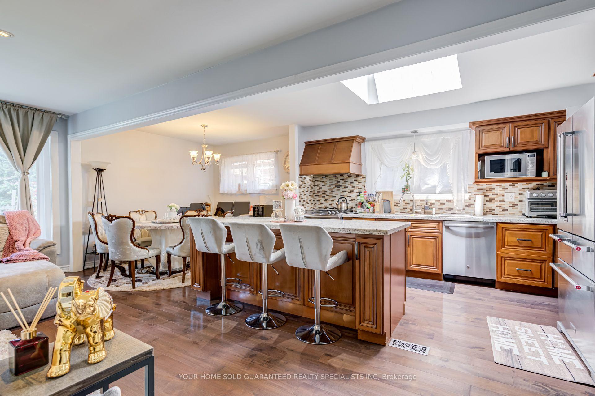 5 Hallow Crescent, Toronto — Detached for sale, photo 1