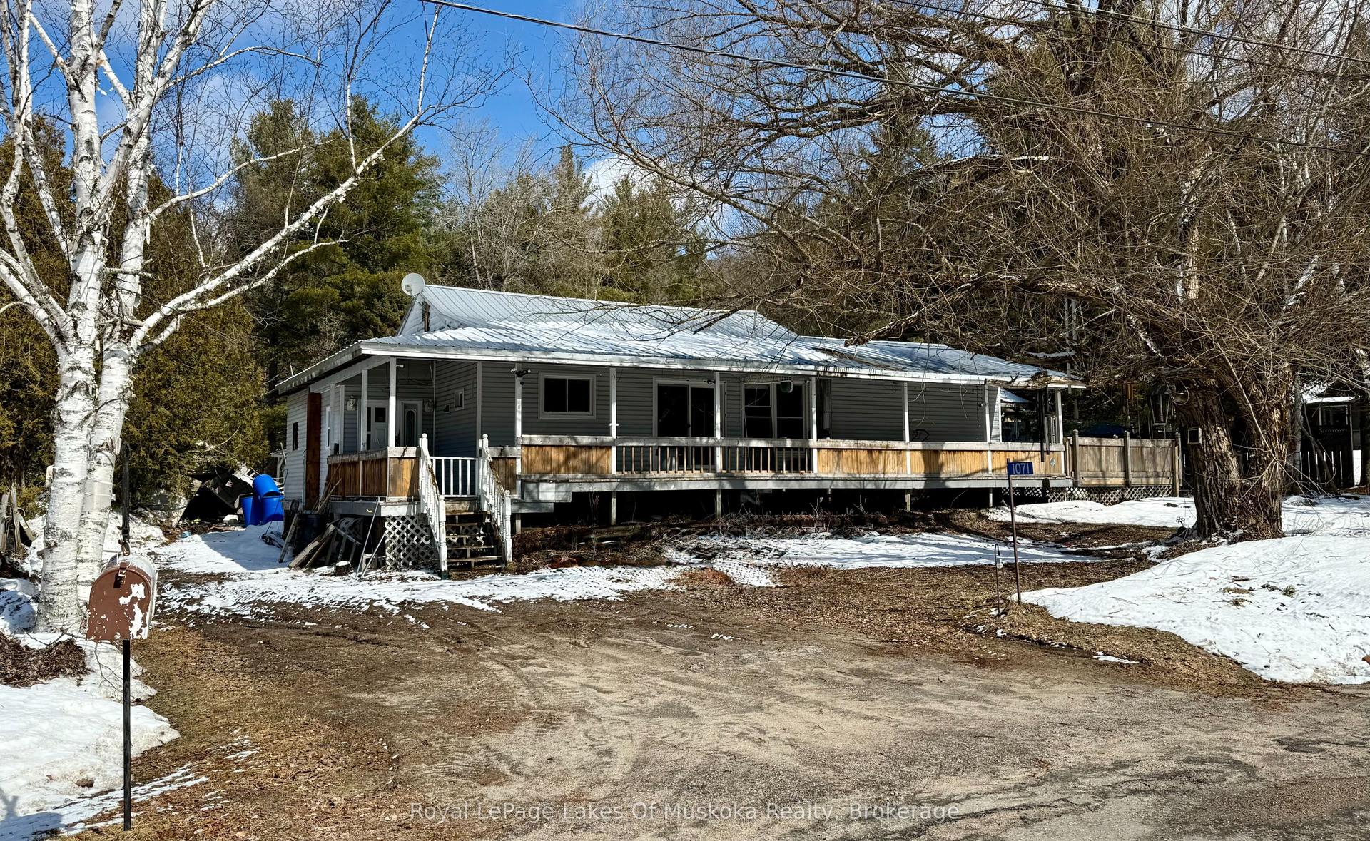 1071 Naismith Road — photo 1