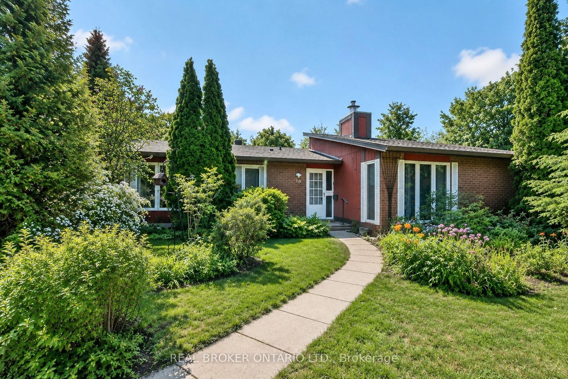 10 Amundsen Crescent — photo 1