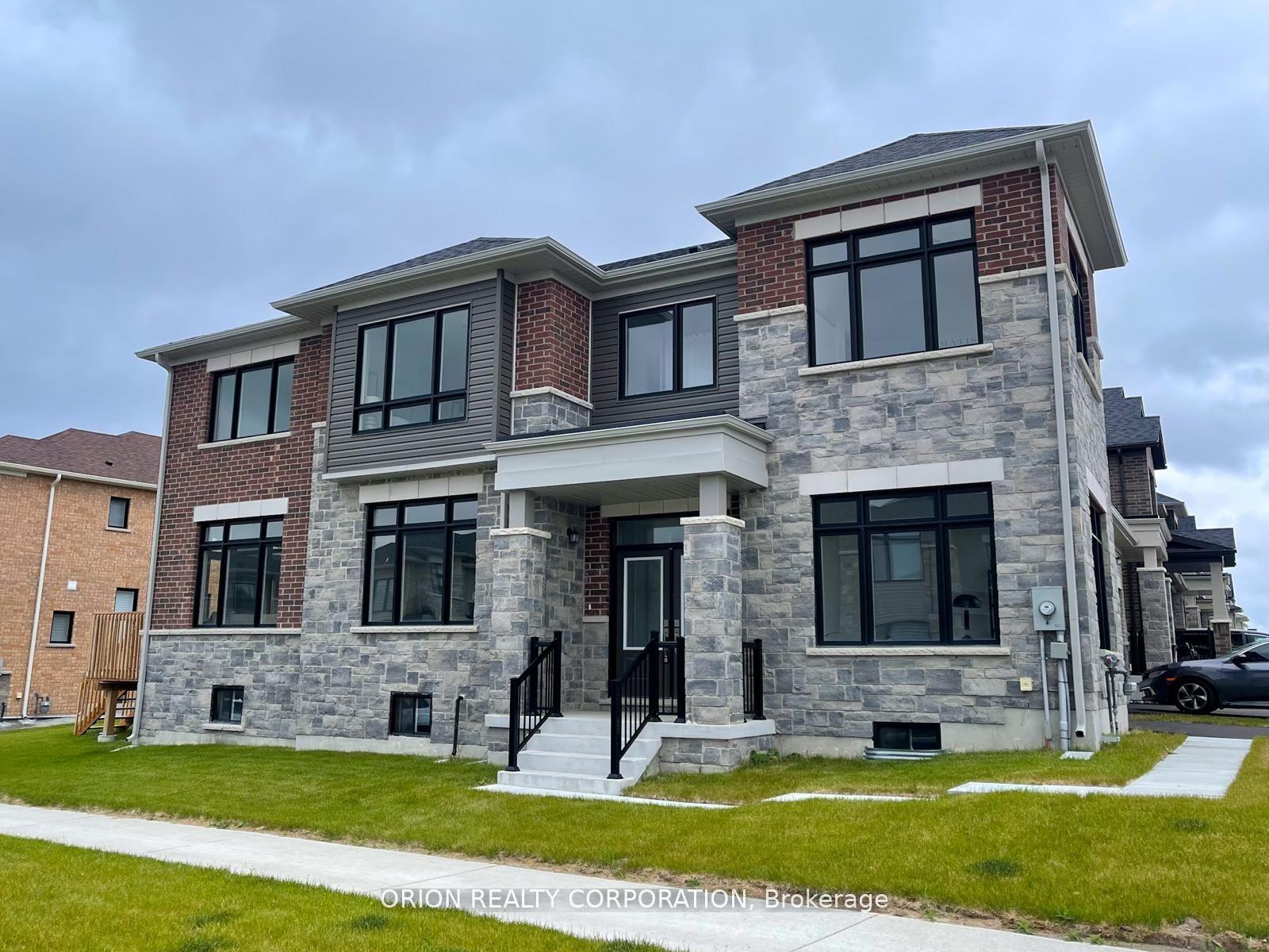 147 Fenchurch Manor — photo 1