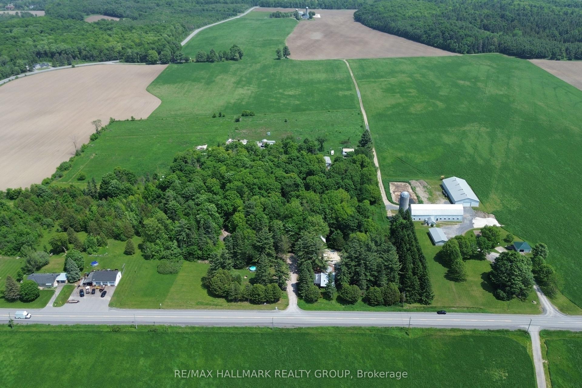 1675 Dunning Road, Orleans - Cumberland and Area — Multiplex for sale, photo 1