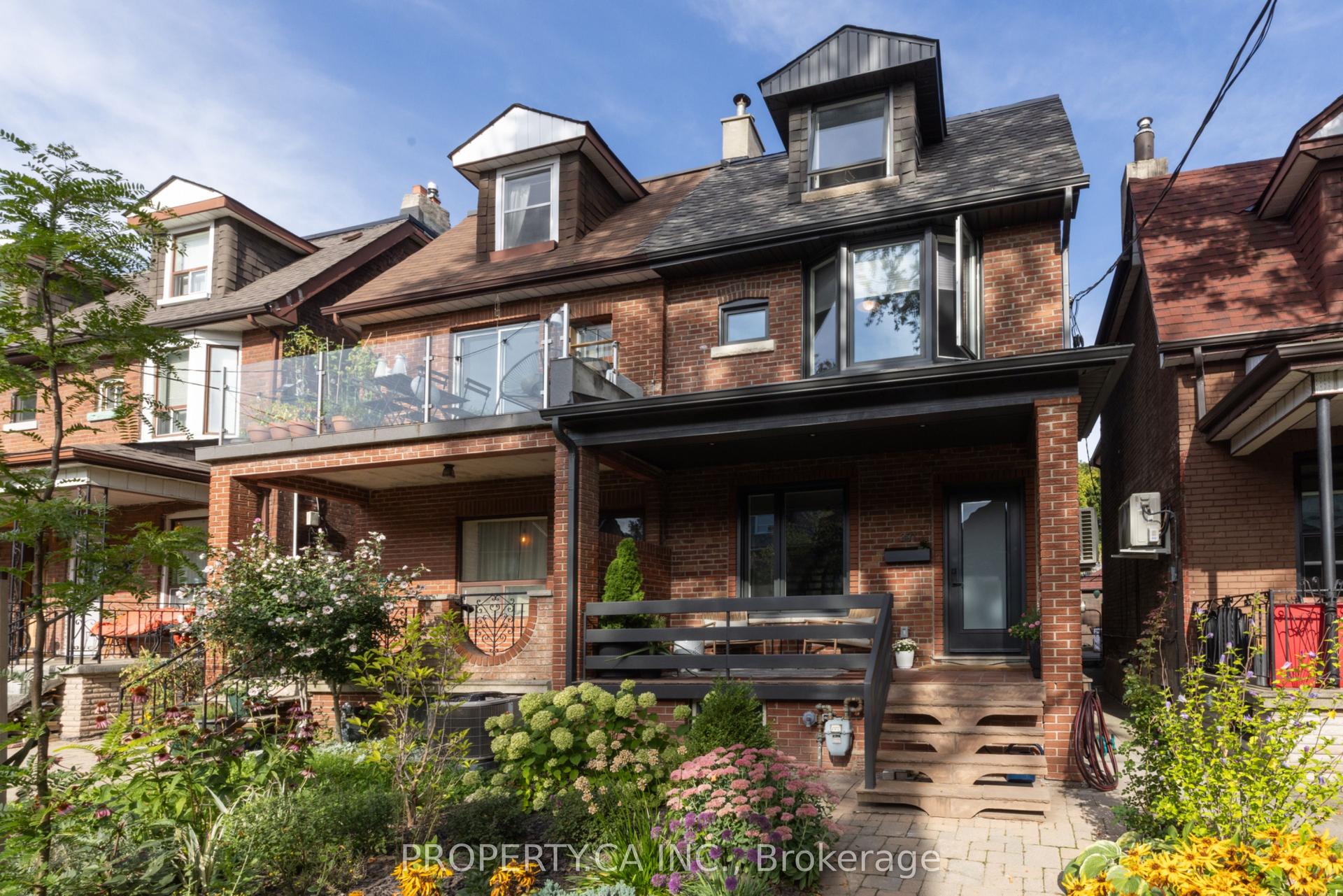 301 Grace Street, Toronto — Semi-Detached for sale, photo 1