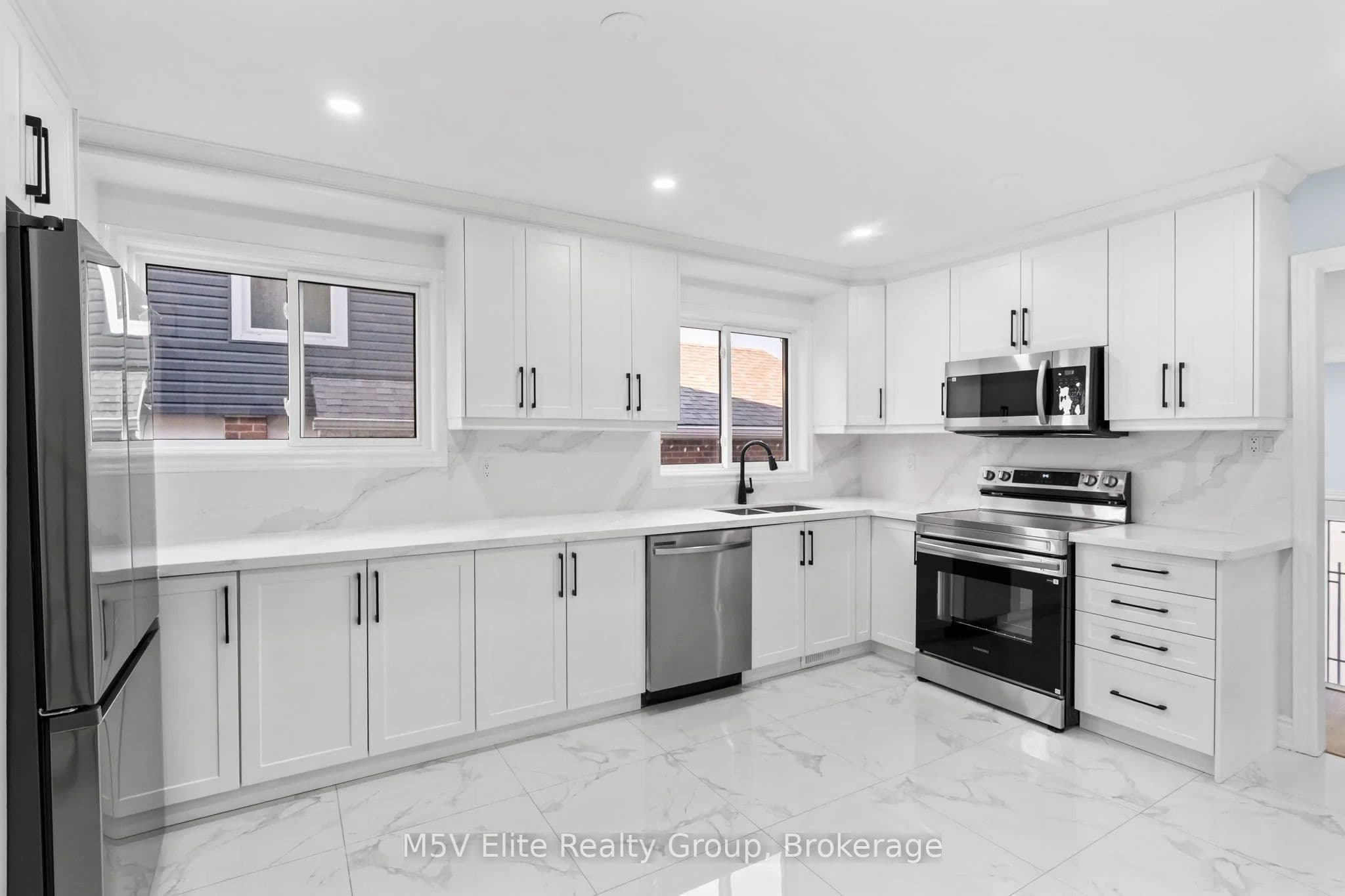 93 Ashford Court — photo 1