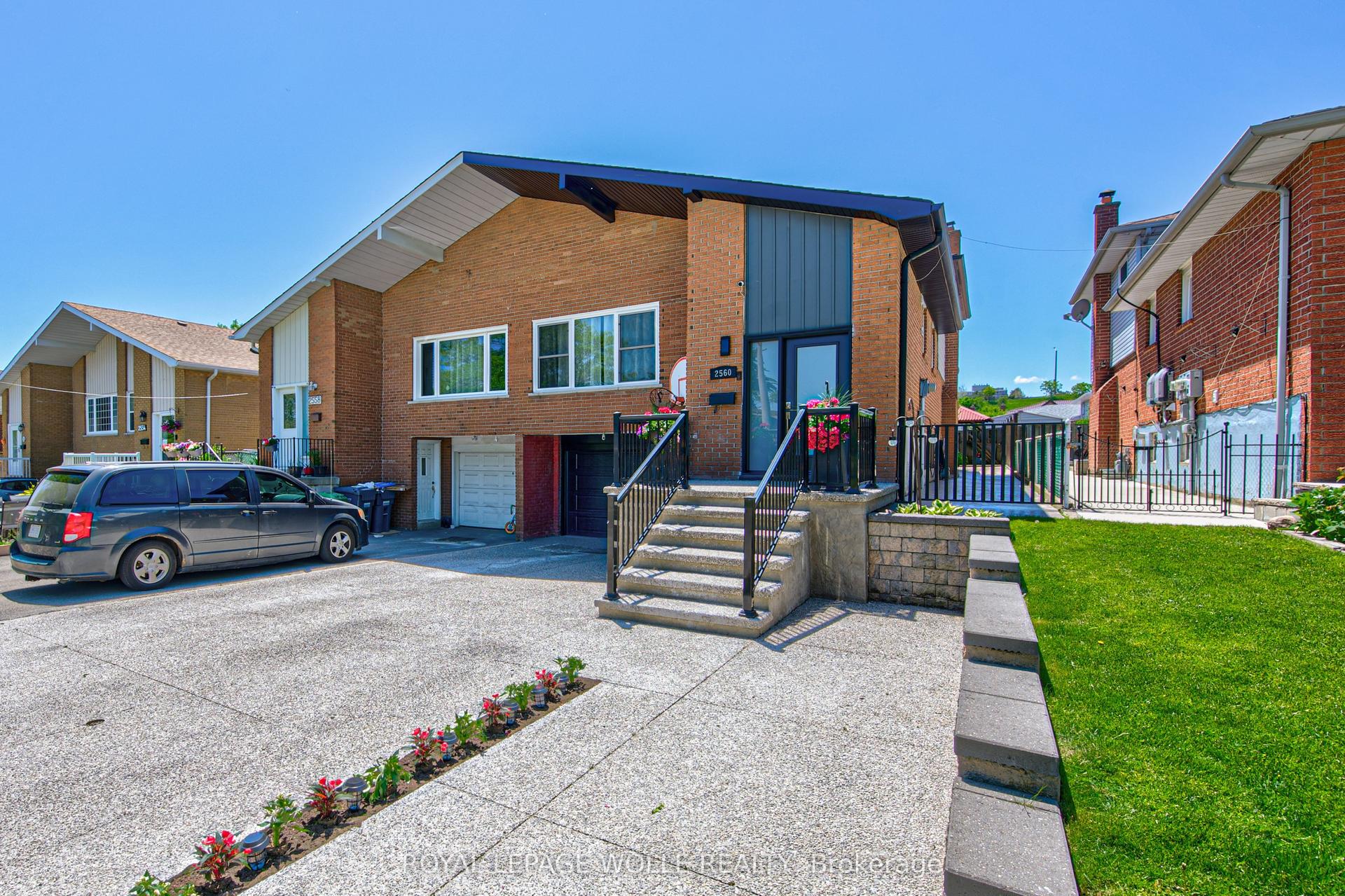 2560 Palisander Avenue — photo 1