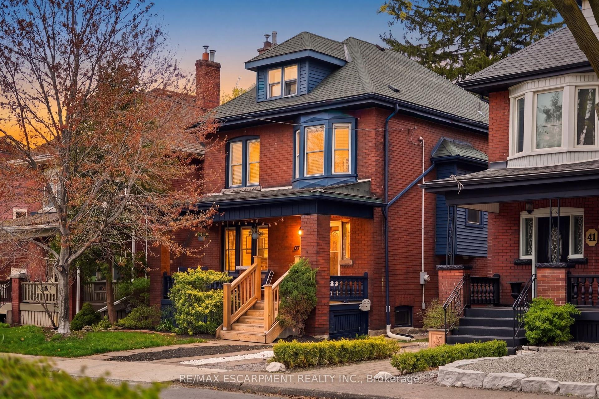 37 Connaught Avenue S — photo 1
