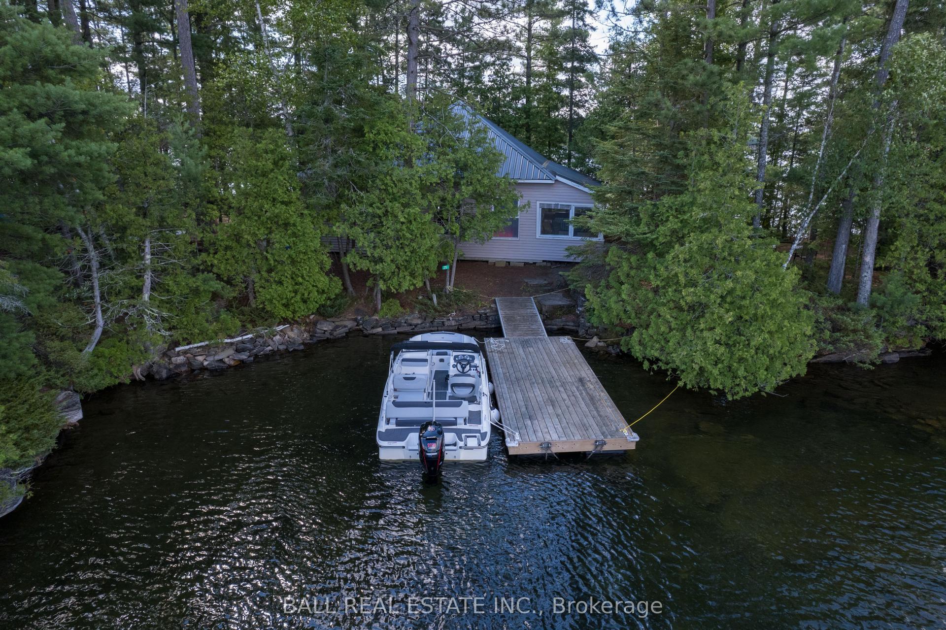 25 Garden Island — photo 1