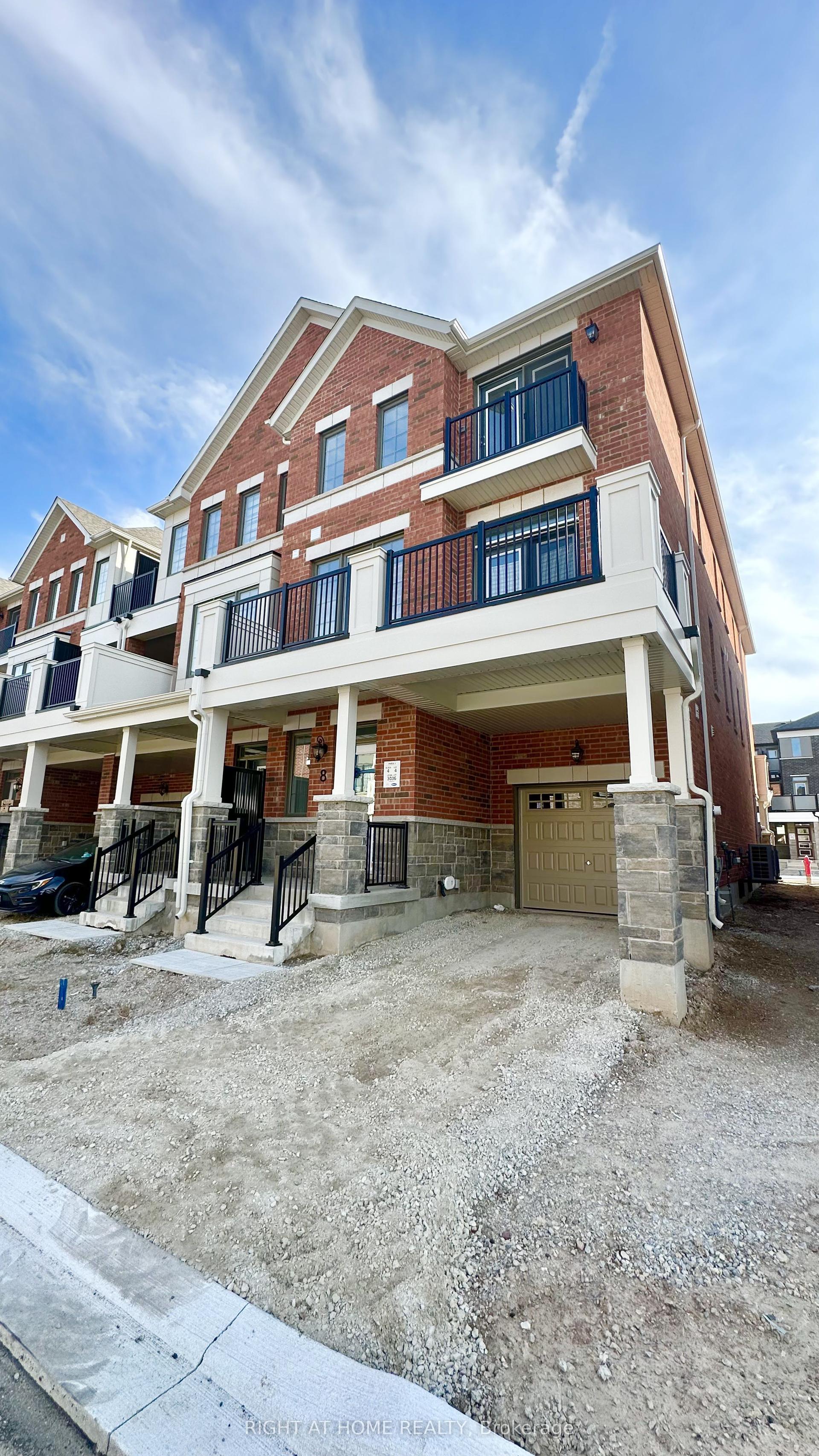 8 Walcott Crescent — photo 1