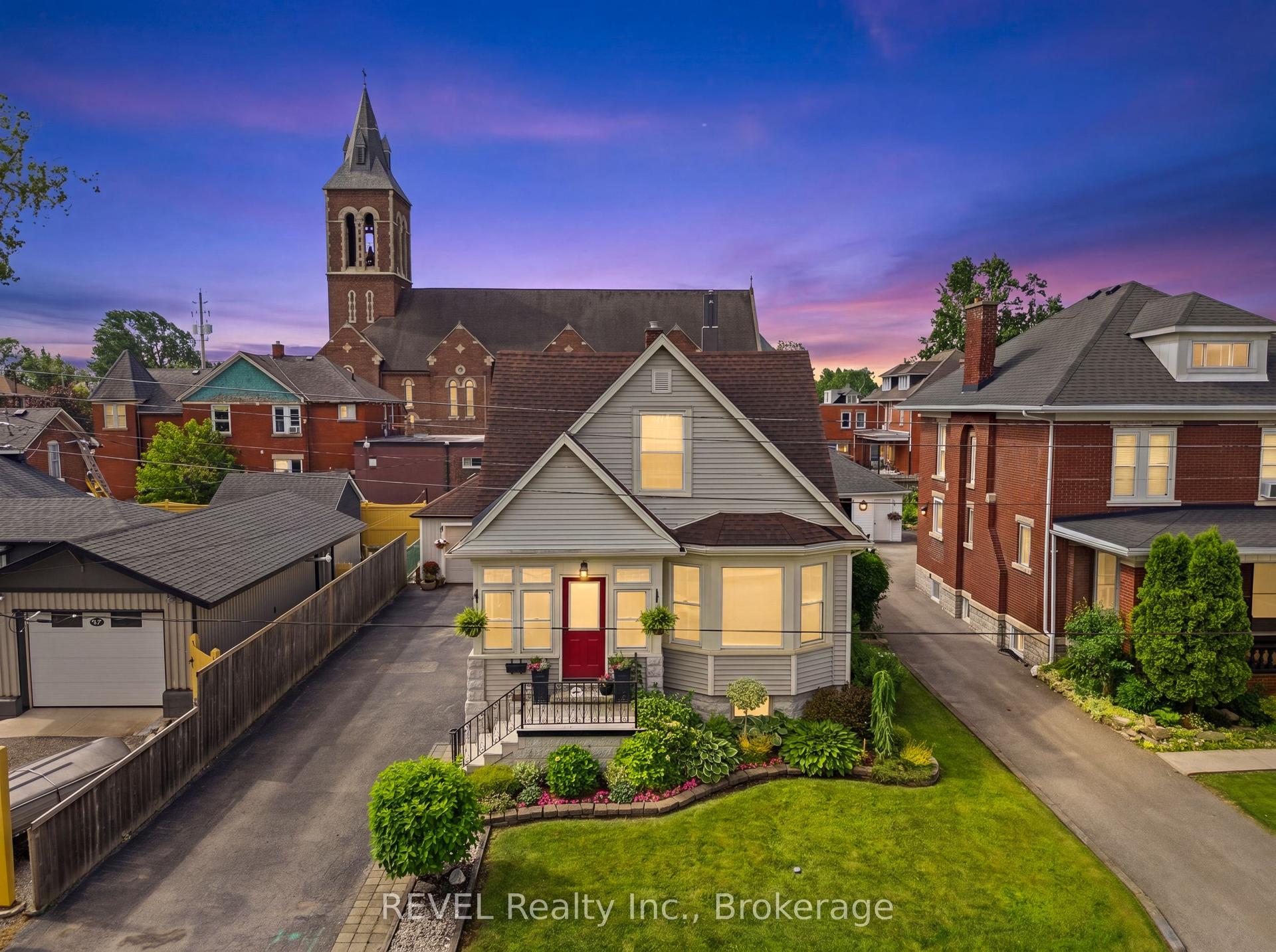 99 Young Street, Welland — Detached for sale, photo 1