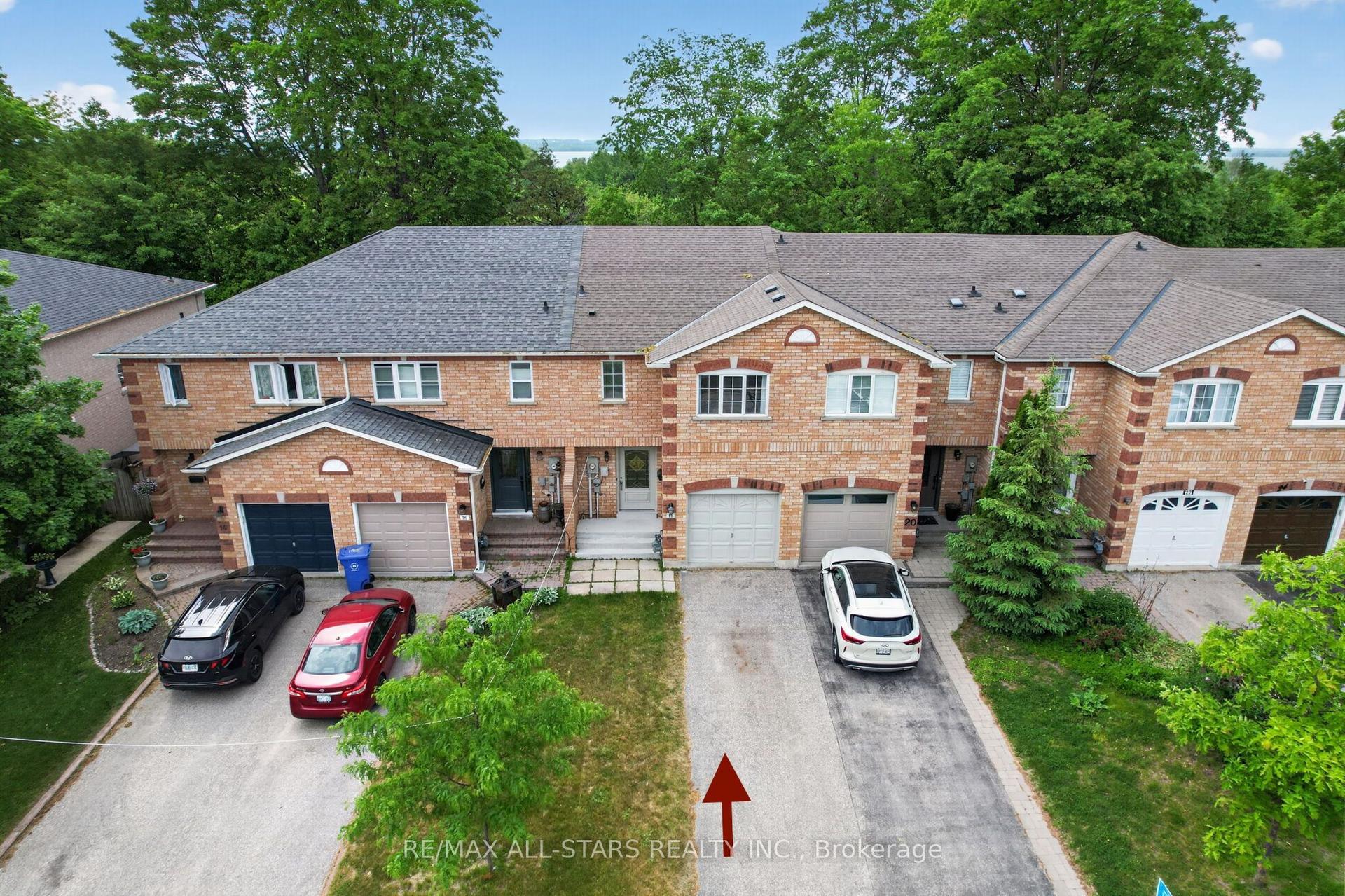 18 Lancaster Court, Georgina — Townhouse for sale, photo 1