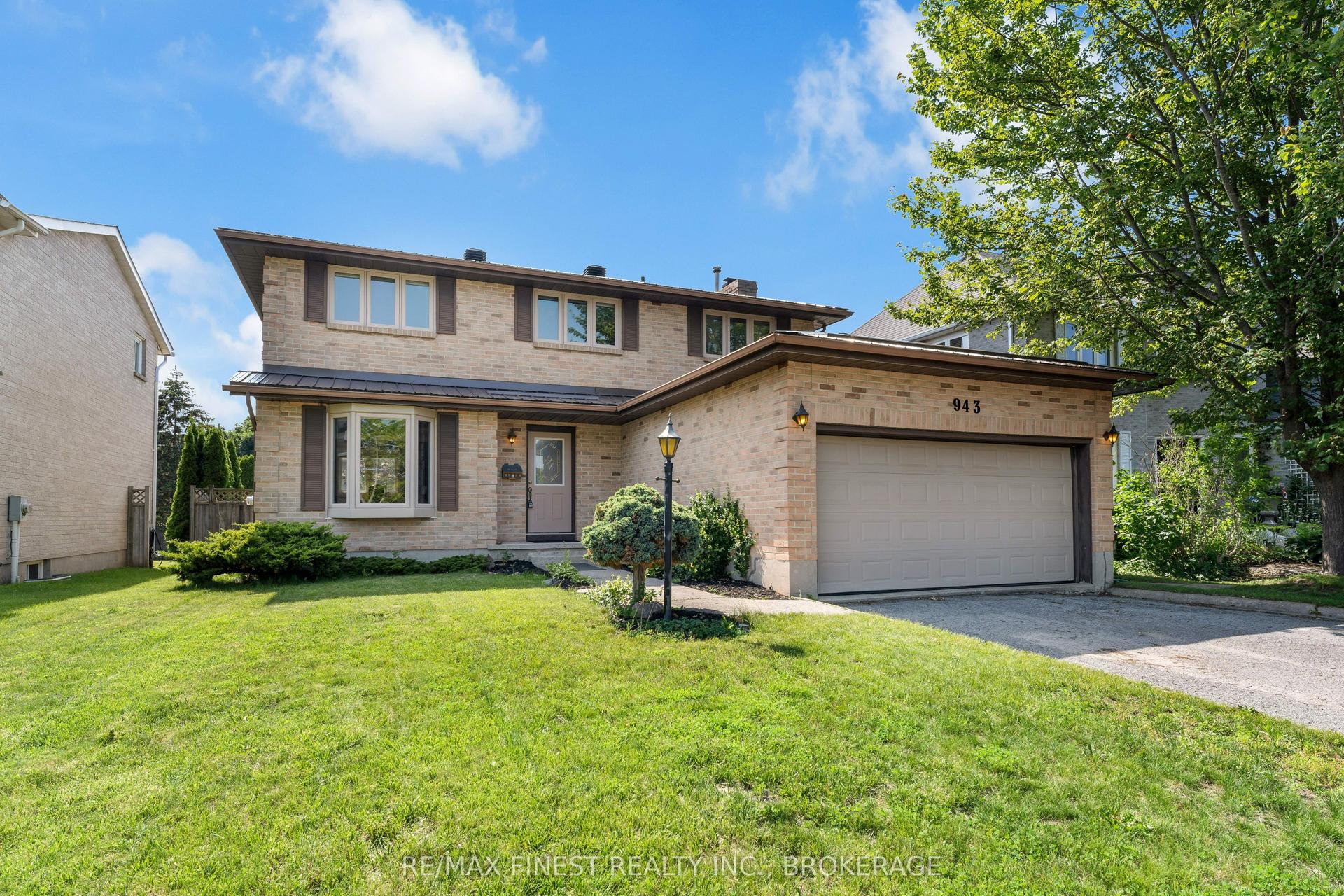 943 Newhall Drive, Kingston — Detached for sale, photo 1