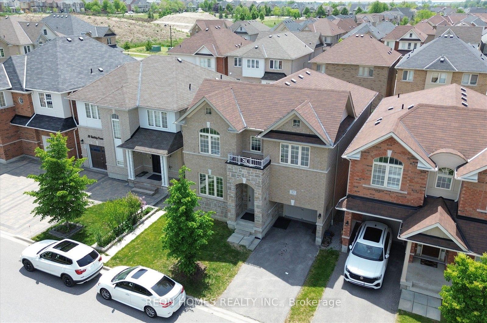 37 Raithby Crescent — photo 1