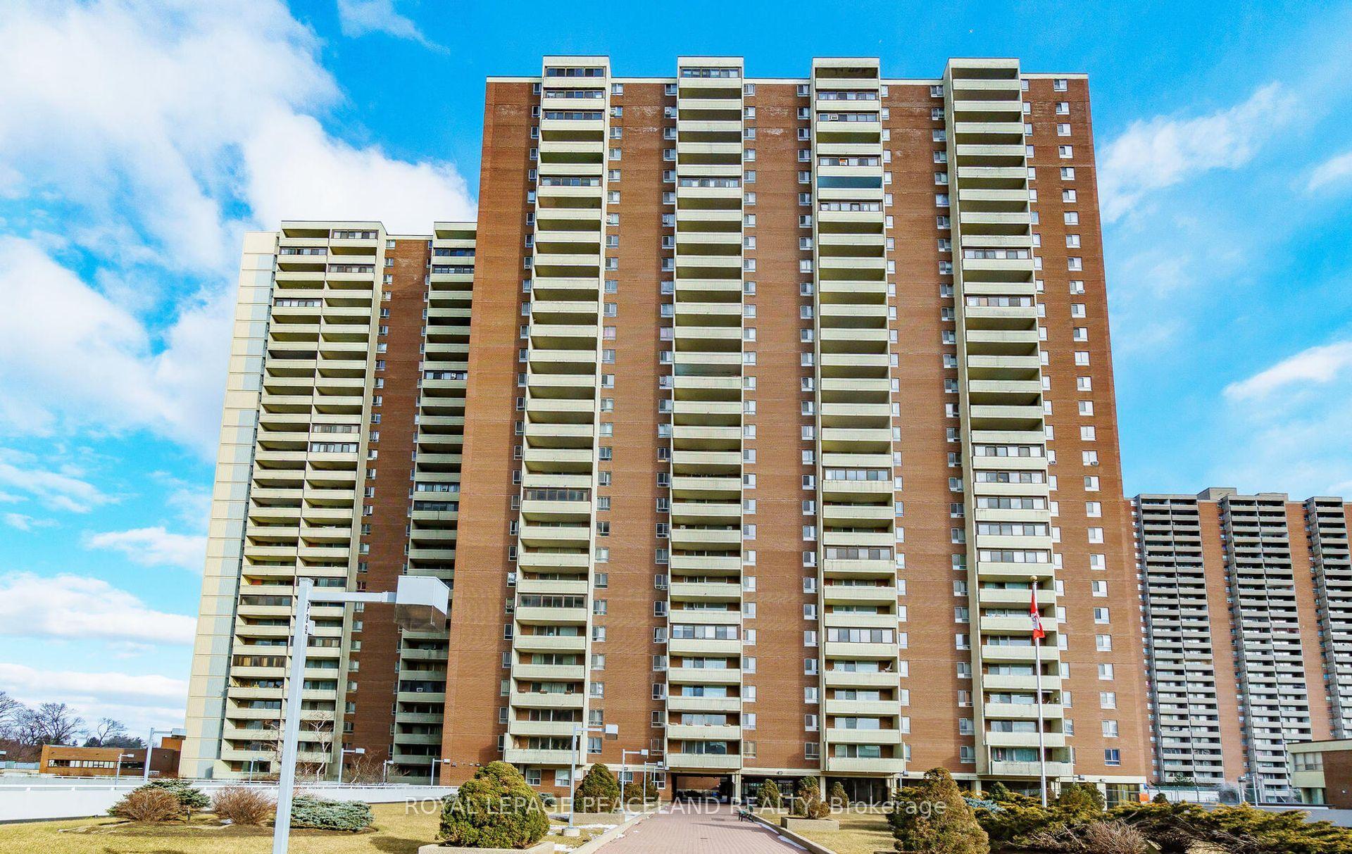 5 Massey Square 2410 #2410, Toronto — Condo for lease, photo 1