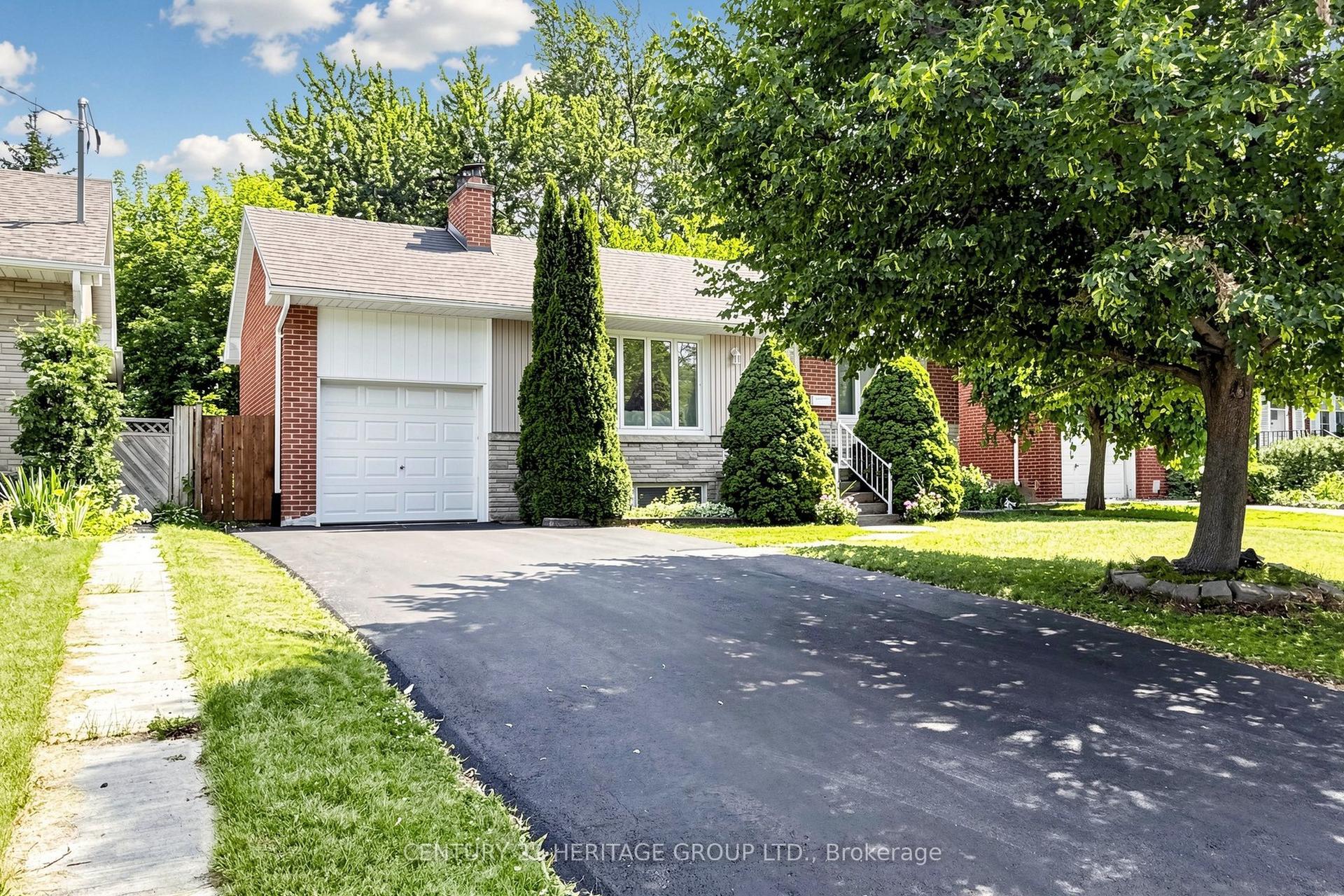 11 Elynhill Drive, Toronto — Detached for sale, photo 1